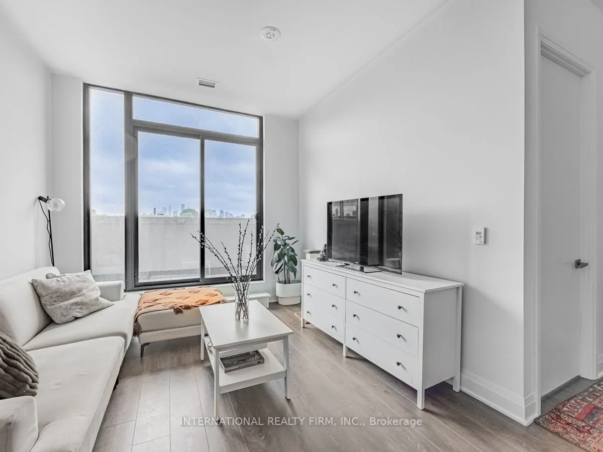 33 Frederick Todd Way W, #207