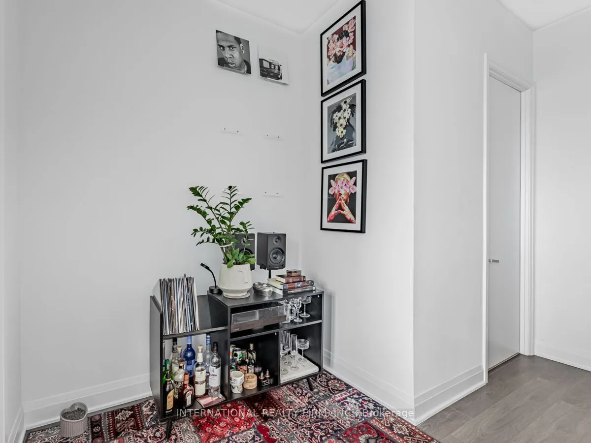 33 Frederick Todd Way W, #207