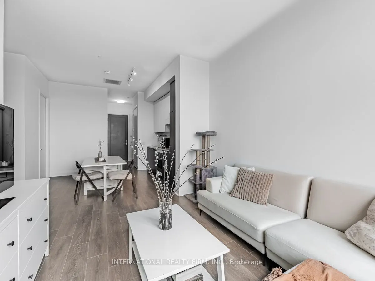 33 Frederick Todd Way W, #207