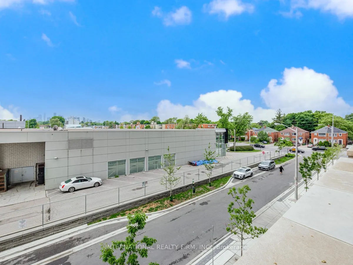 33 Frederick Todd Way W, #207