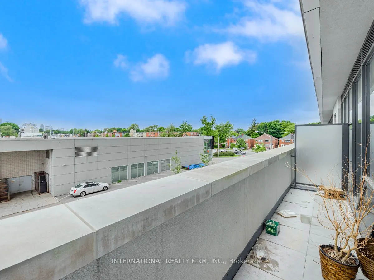 33 Frederick Todd Way W, #207