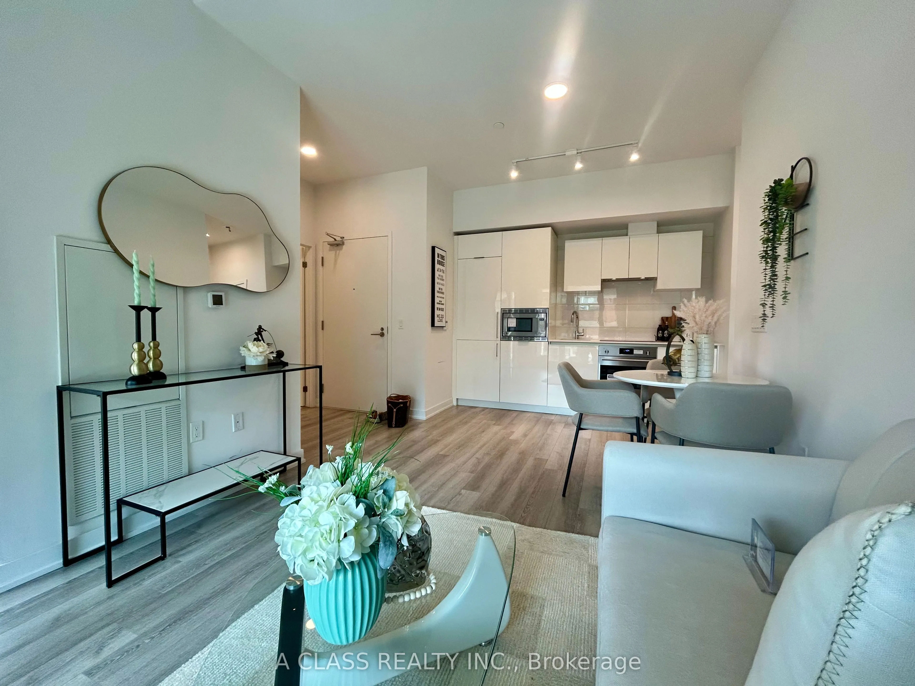 121 St Patrick Street, #1113