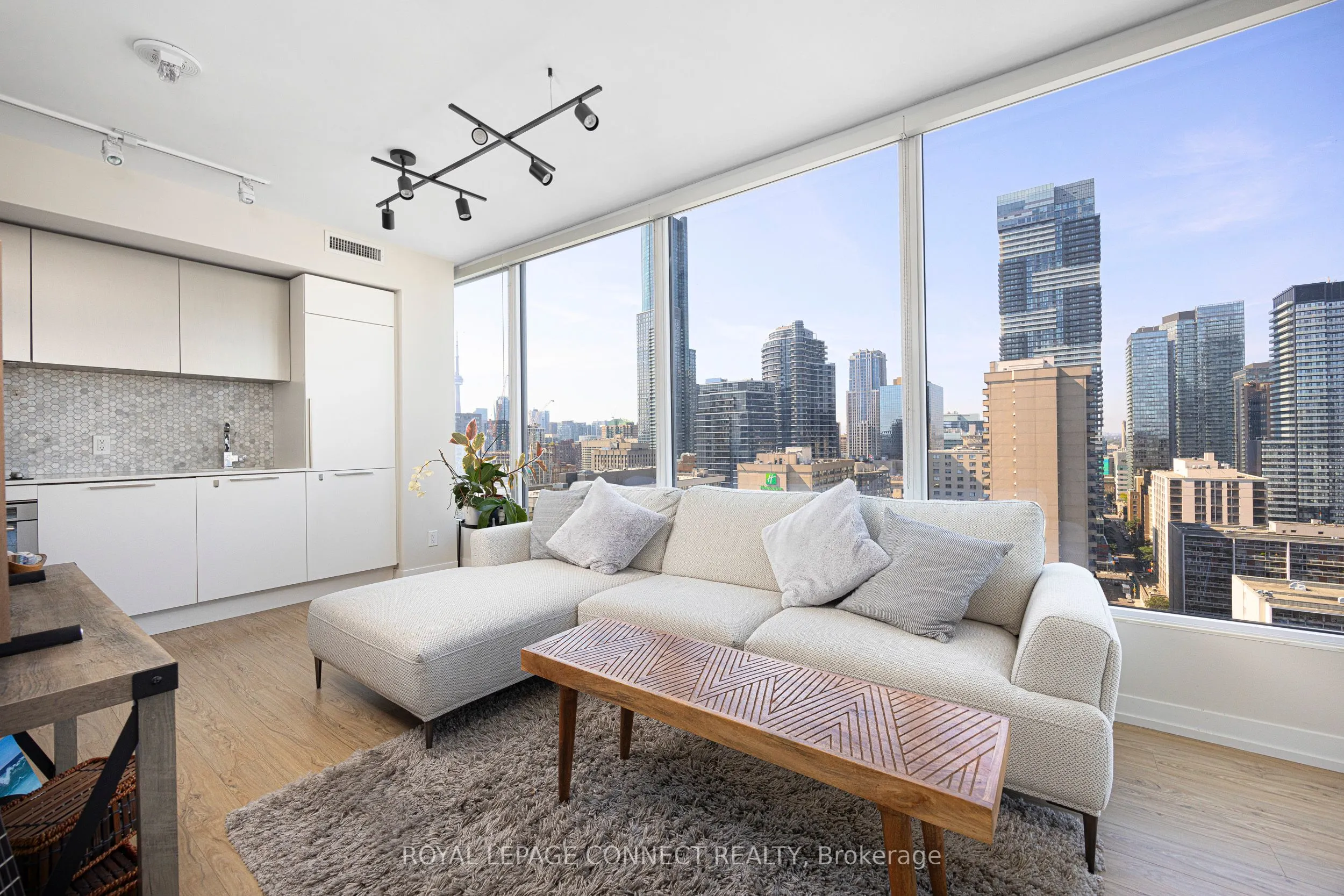 85 Wood Street, #2806