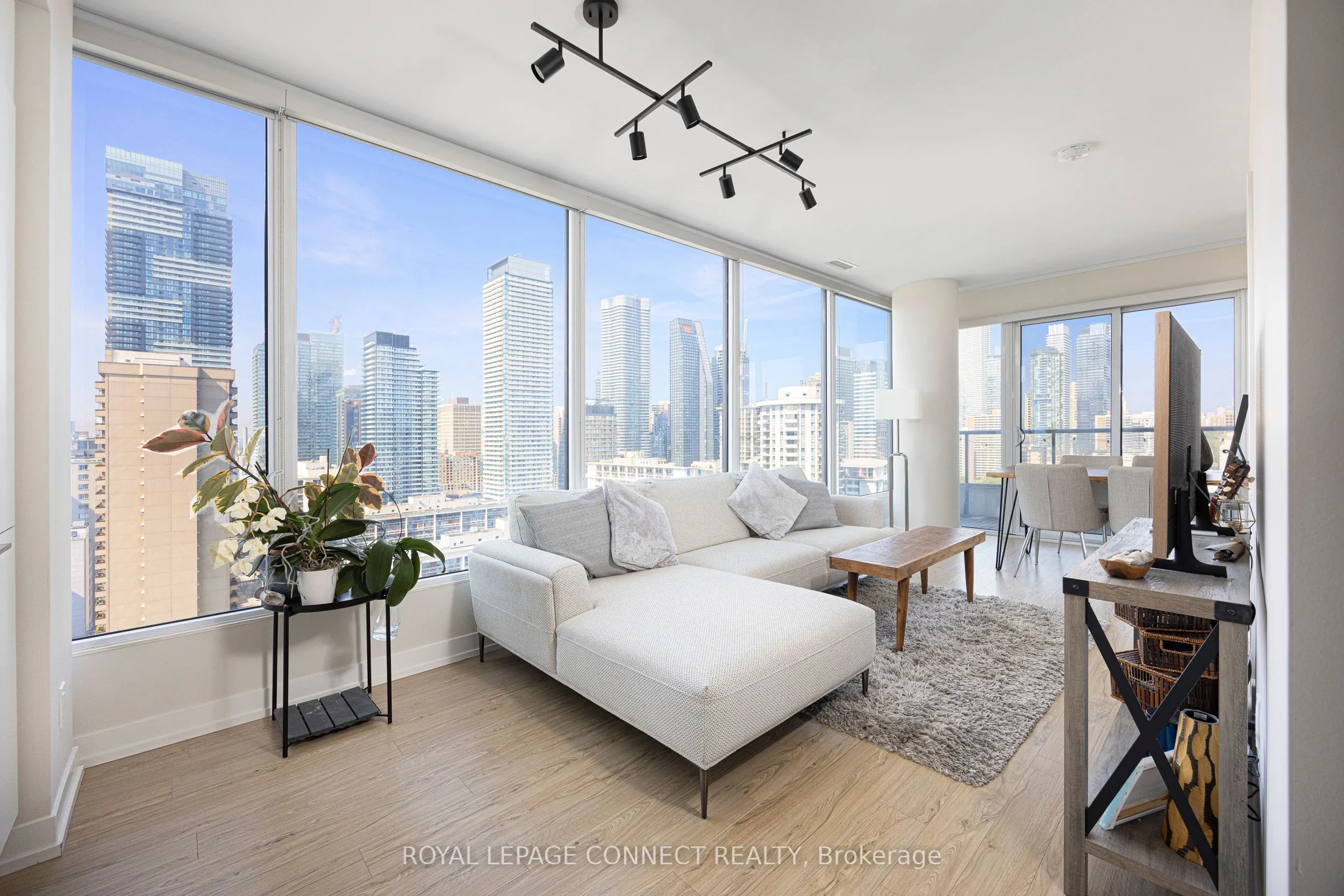 85 Wood Street, #2806