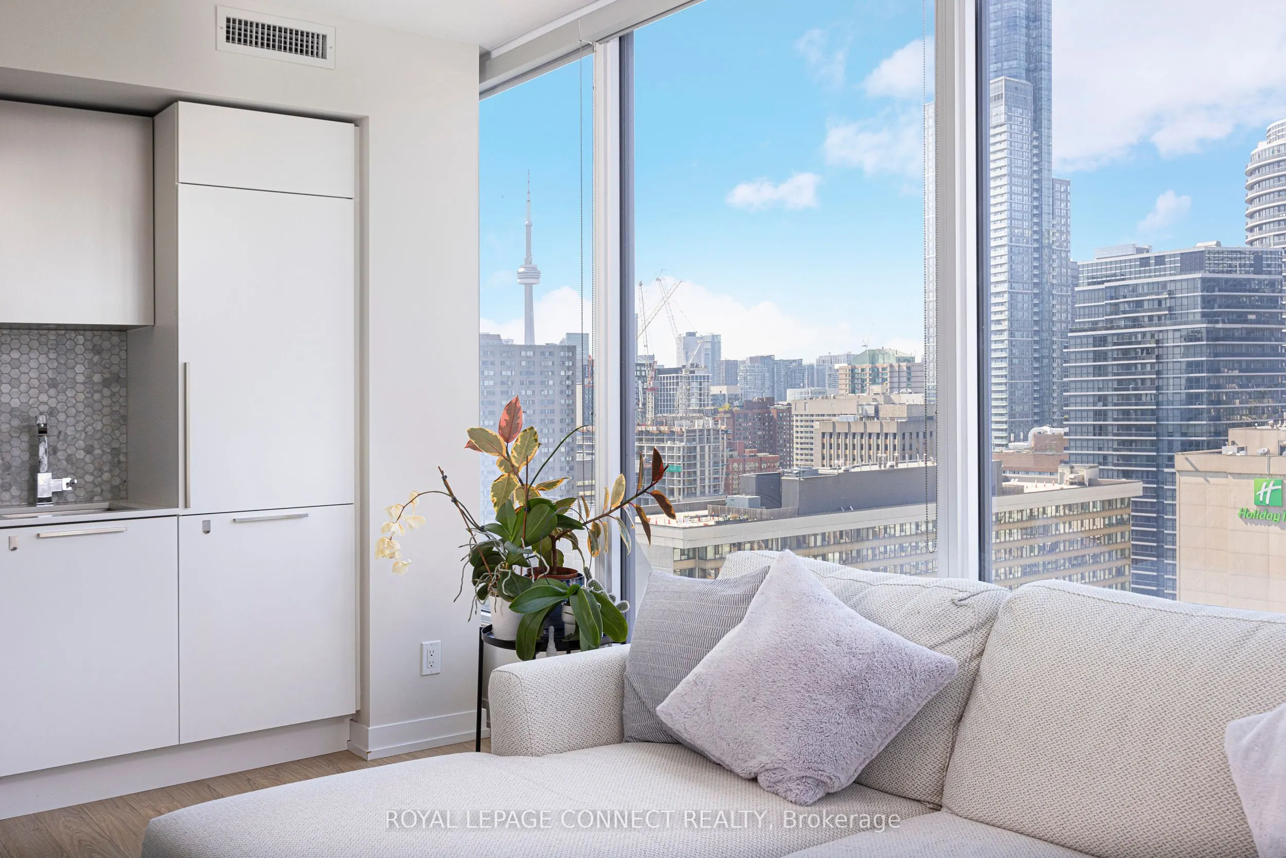 85 Wood Street, #2806