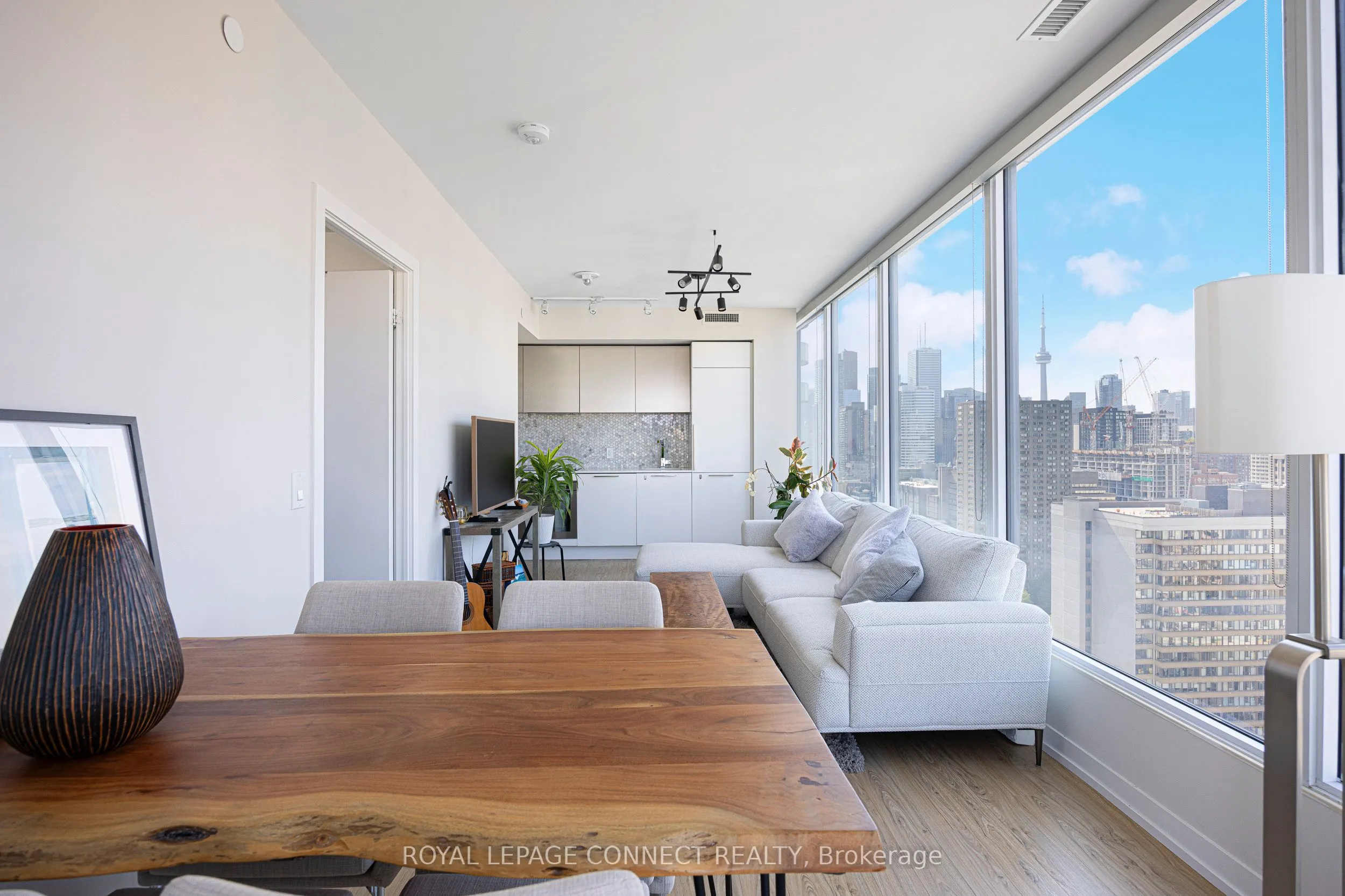 85 Wood Street, #2806
