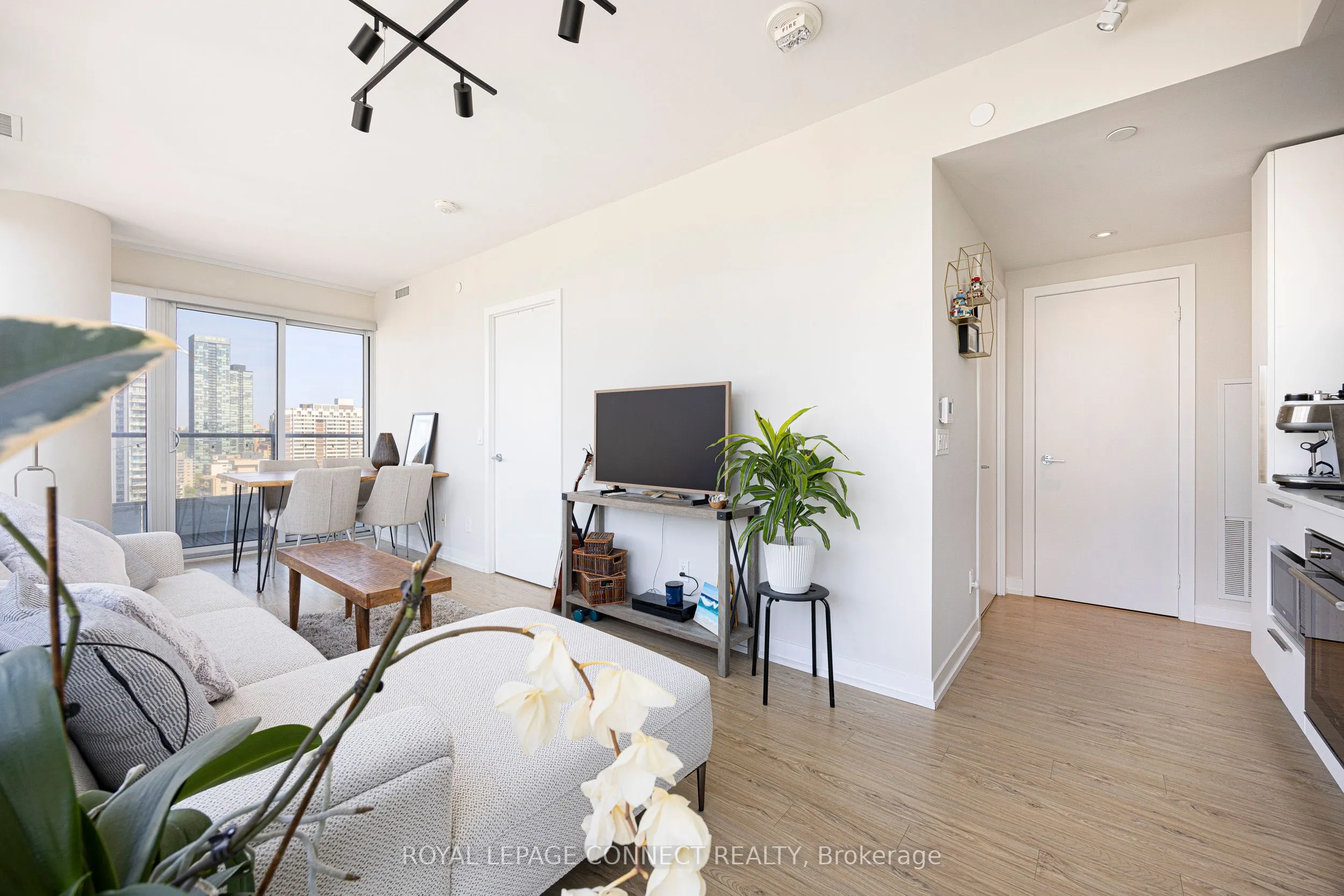 85 Wood Street, #2806