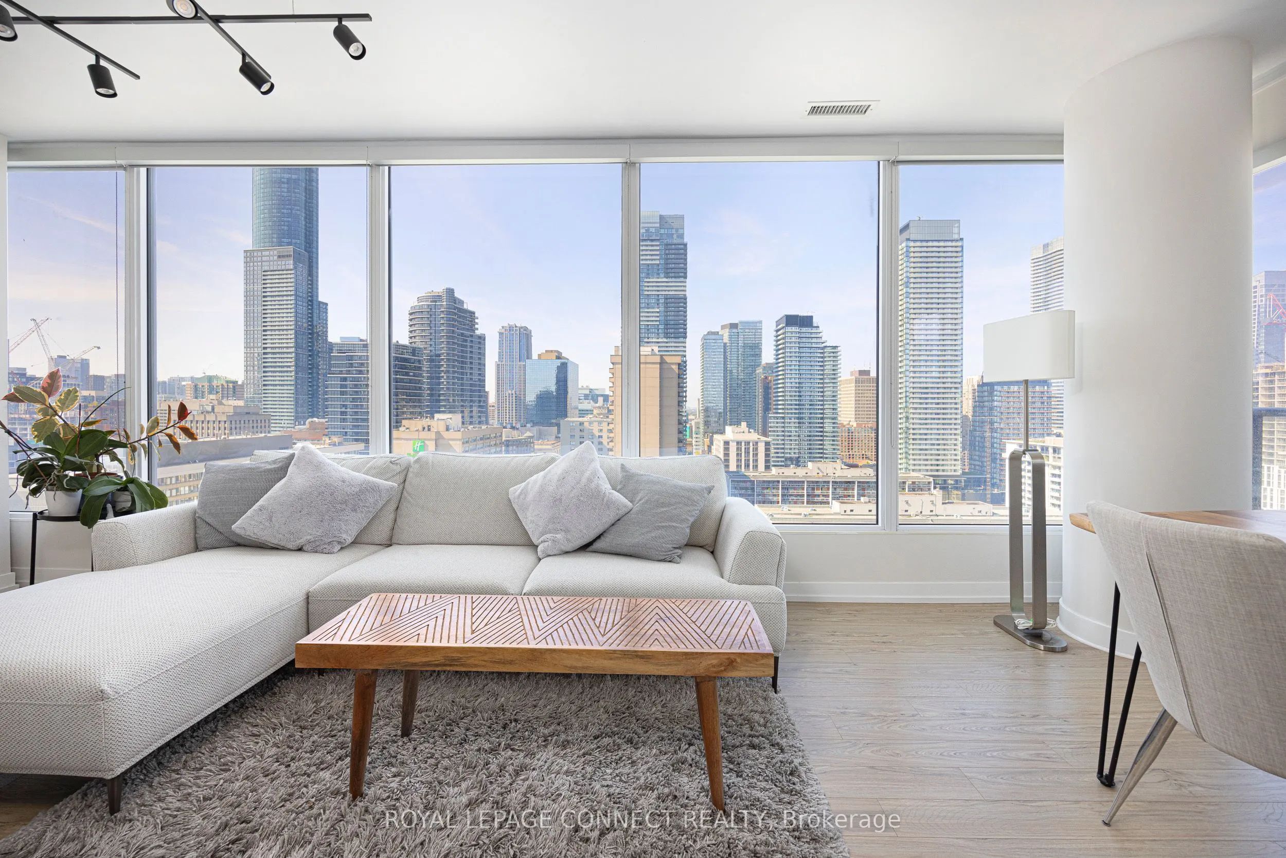 85 Wood Street, #2806