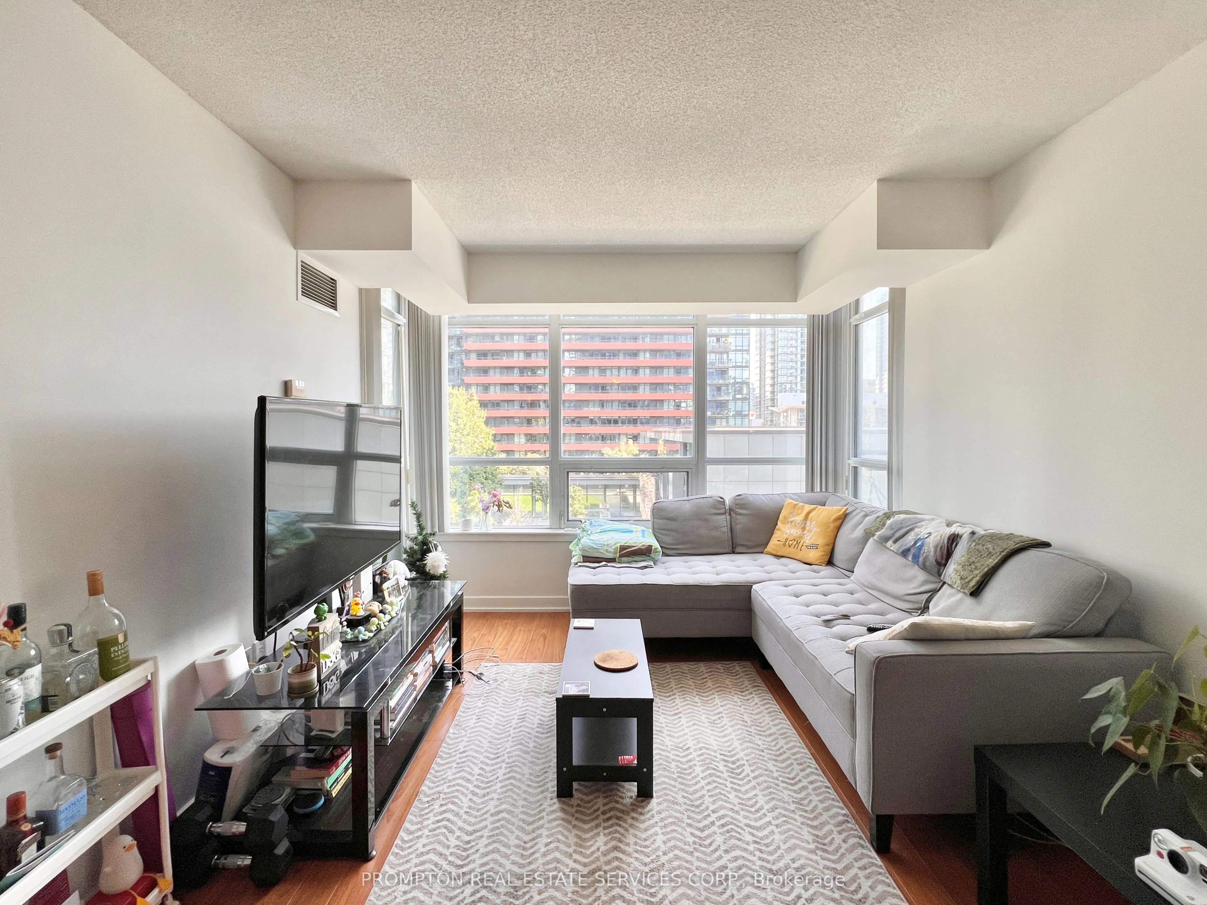 8 Telegram Mews, #608