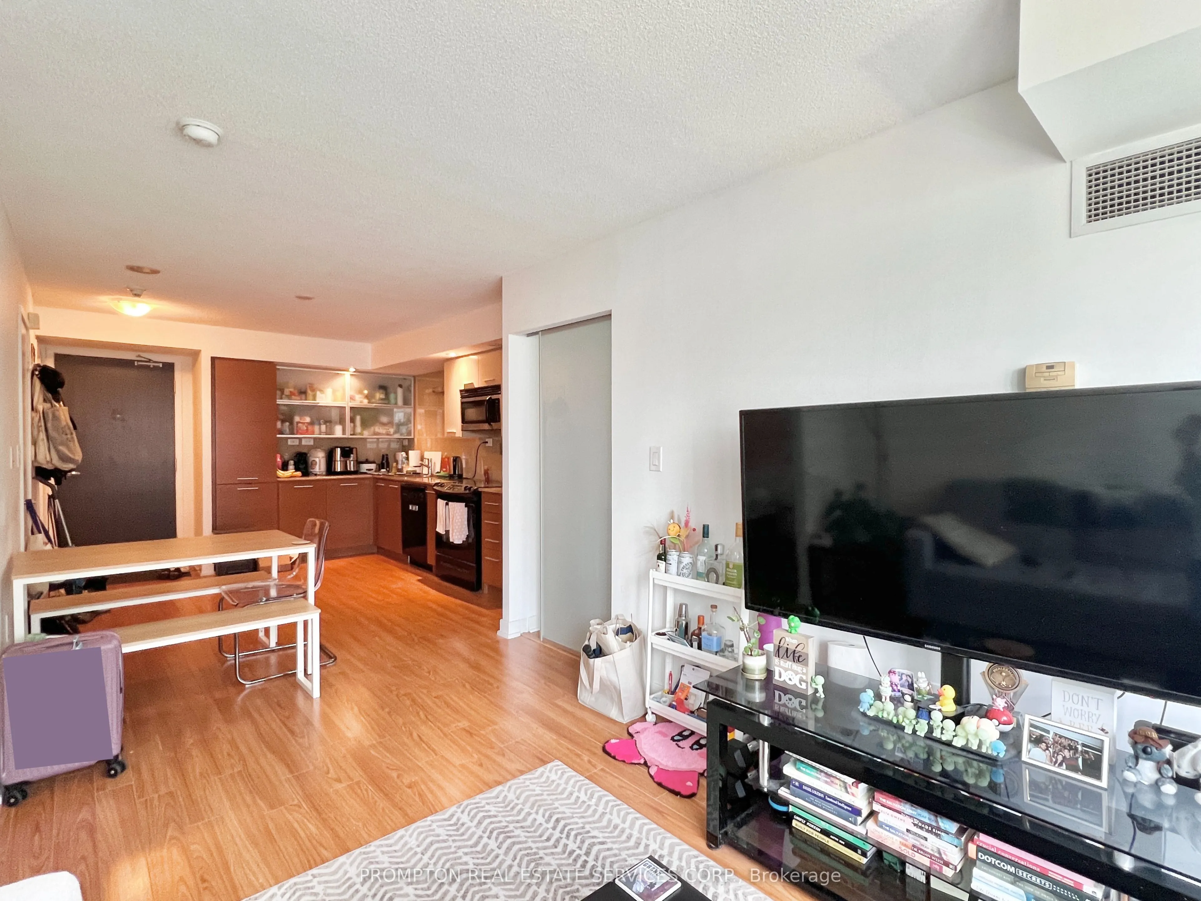 8 Telegram Mews, #608