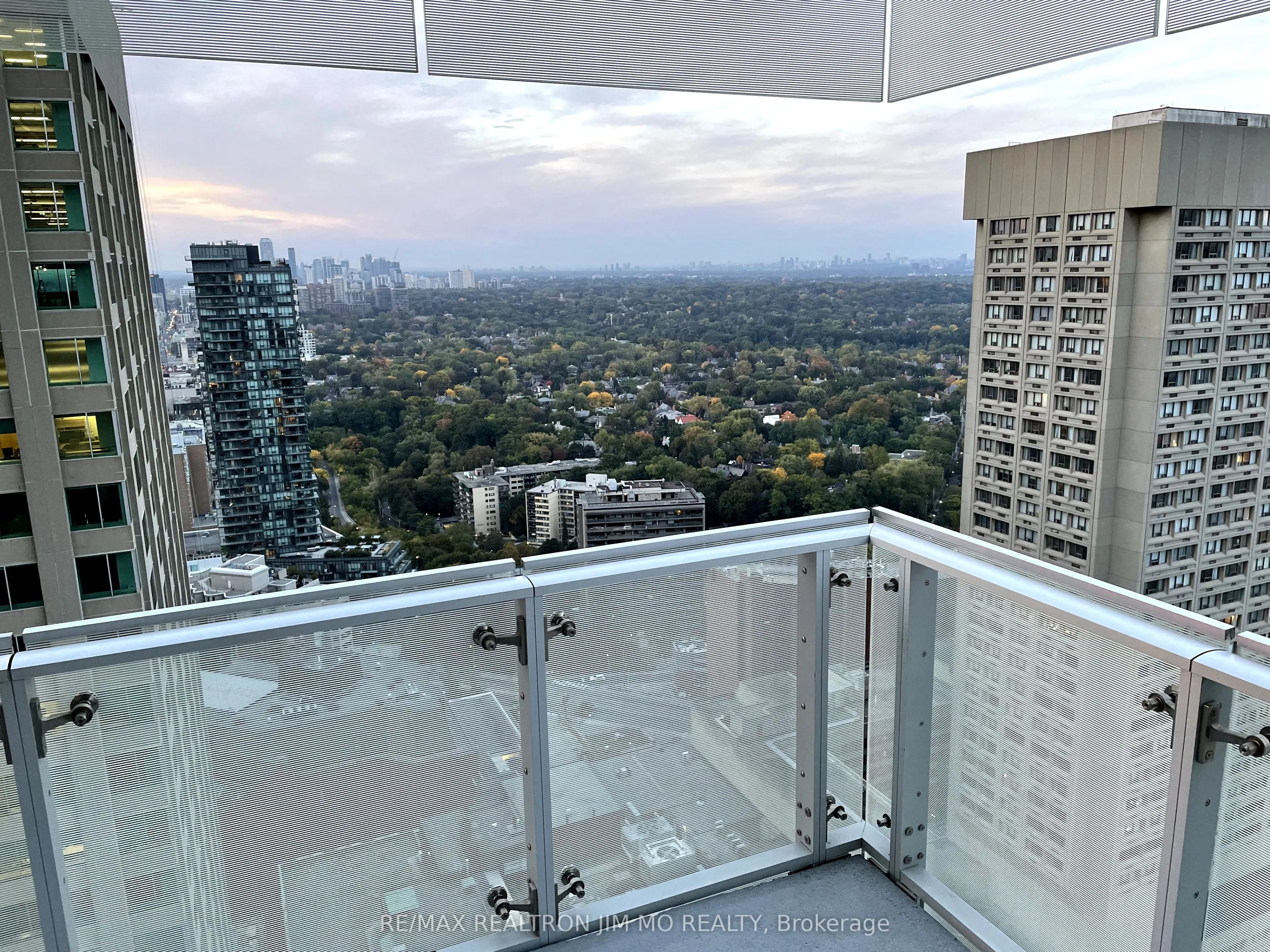 1 Bloor Street E, #3401