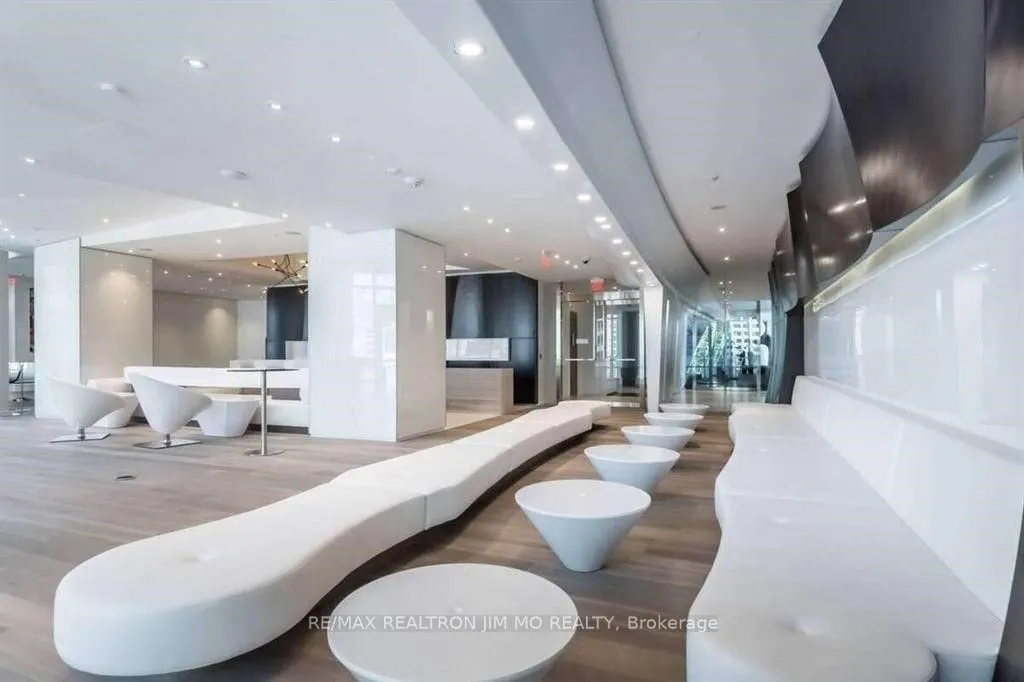 1 Bloor Street E, #3401