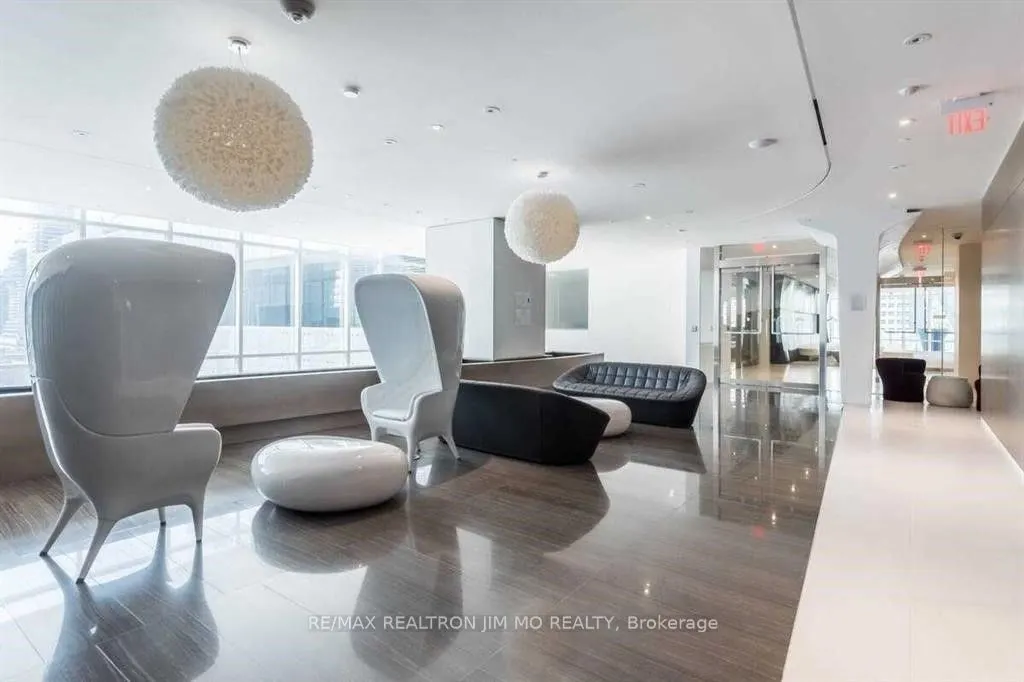 1 Bloor Street E, #3401