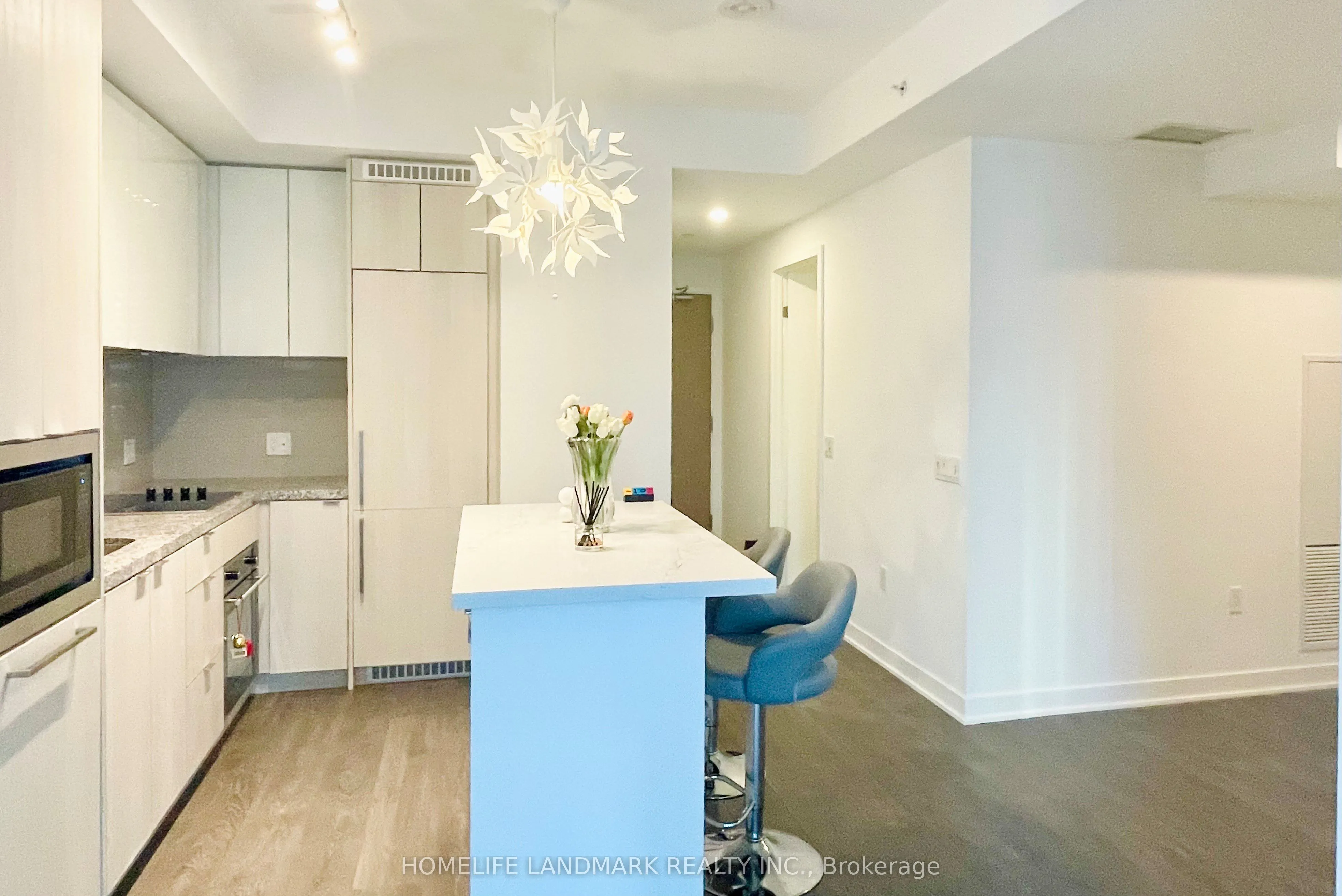 125 Blue Jays Way, #2903