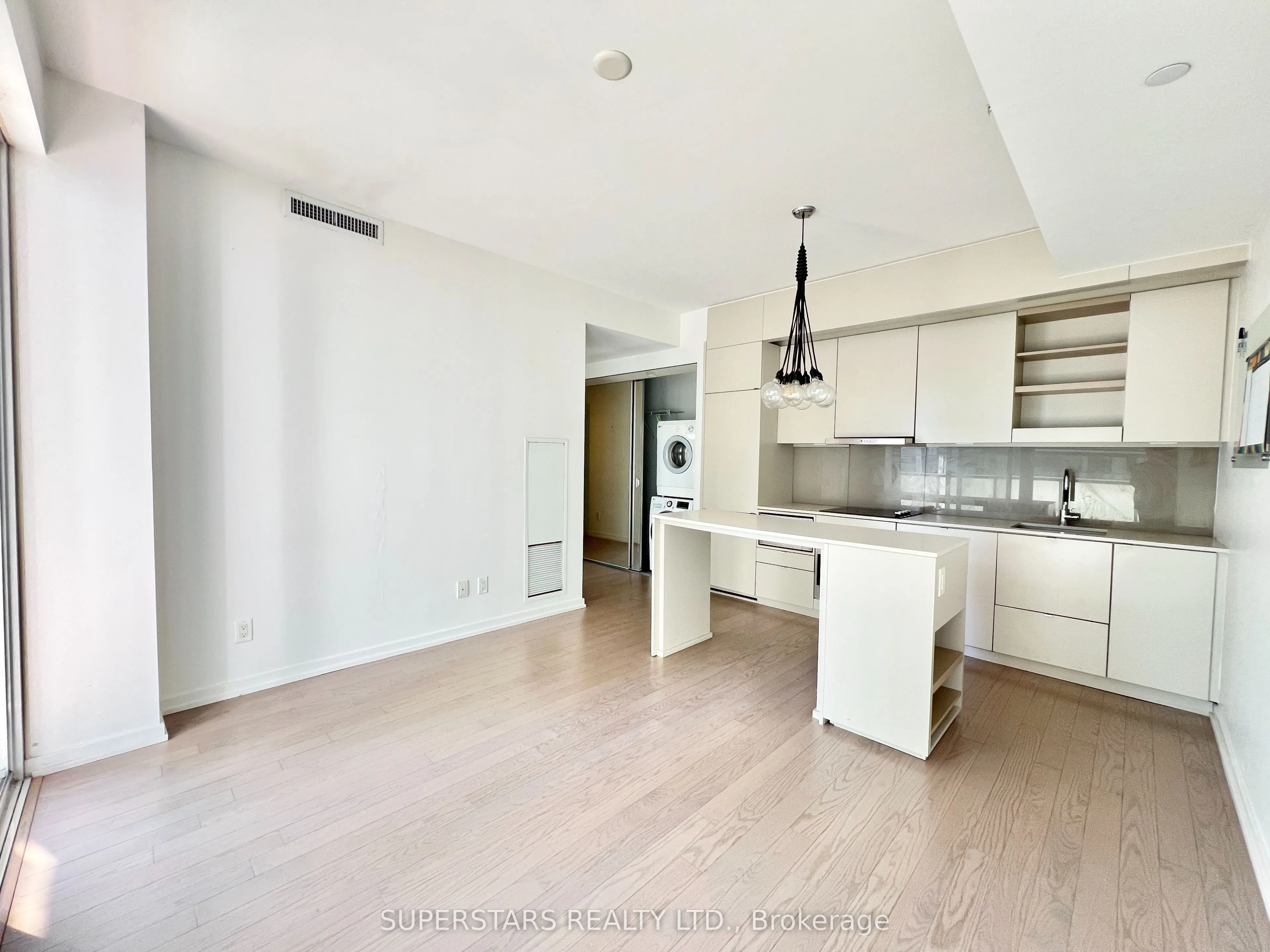 101 Peter Street, #1808