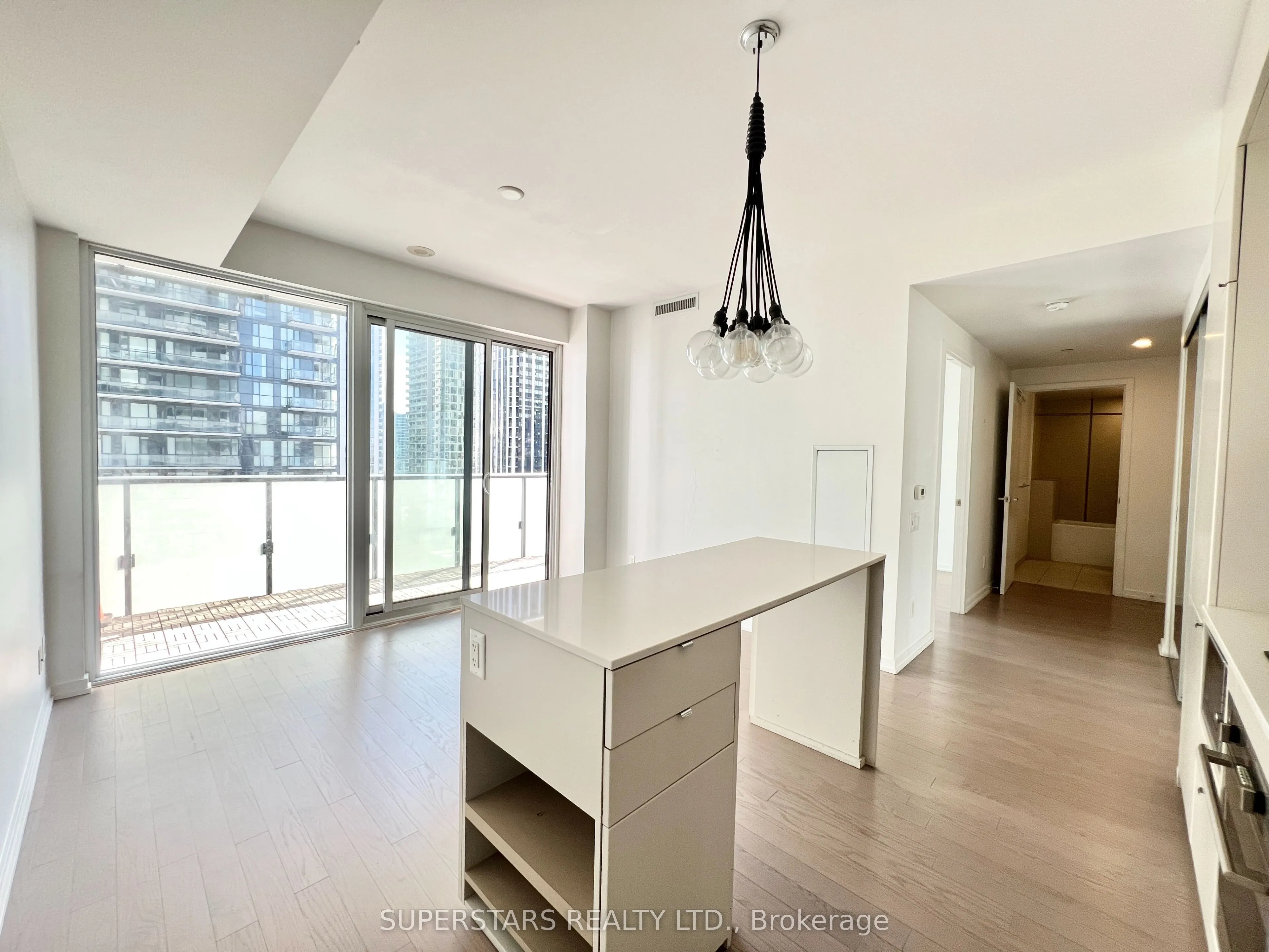 101 Peter Street, #1808