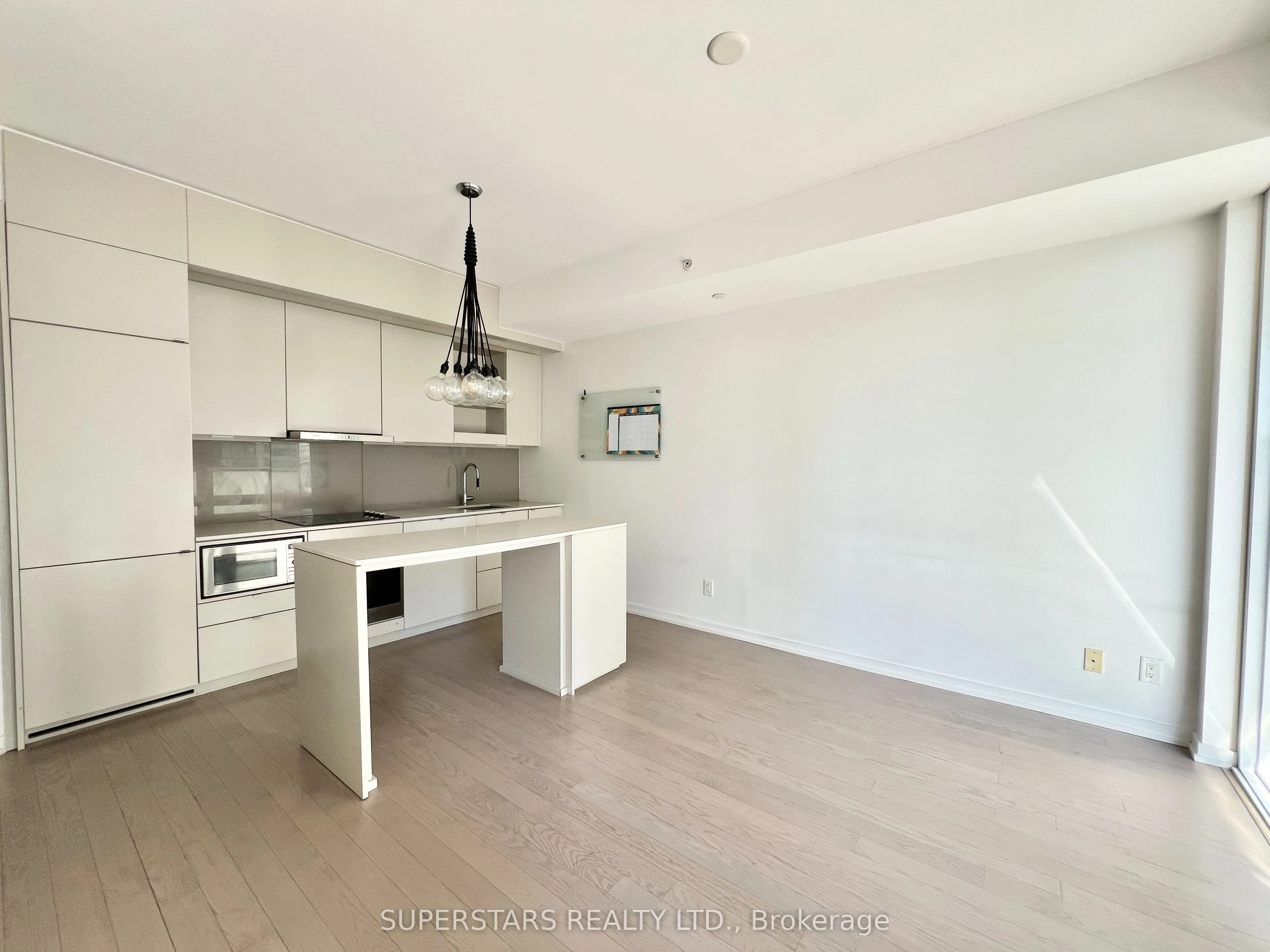 101 Peter Street, #1808