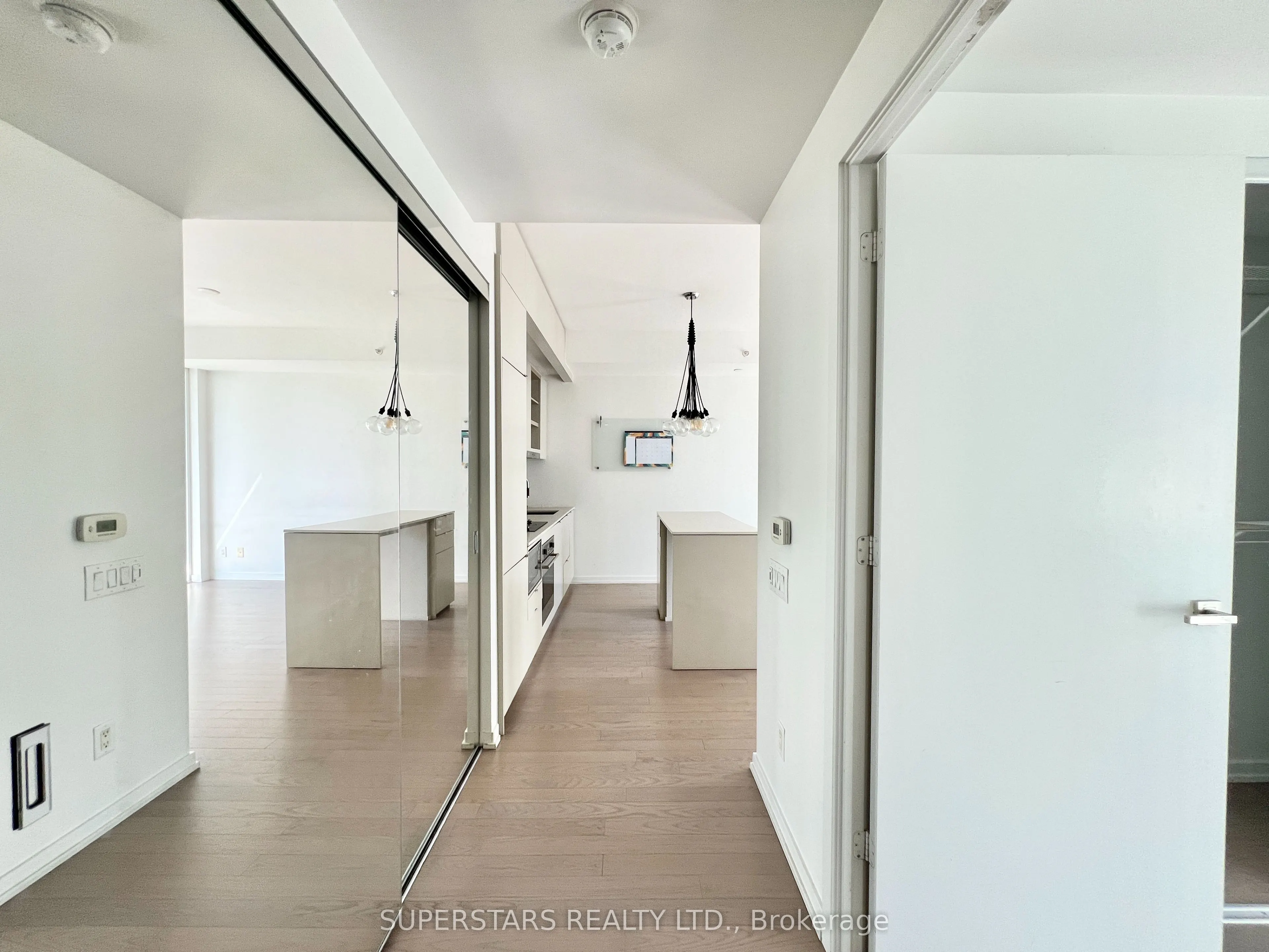 101 Peter Street, #1808