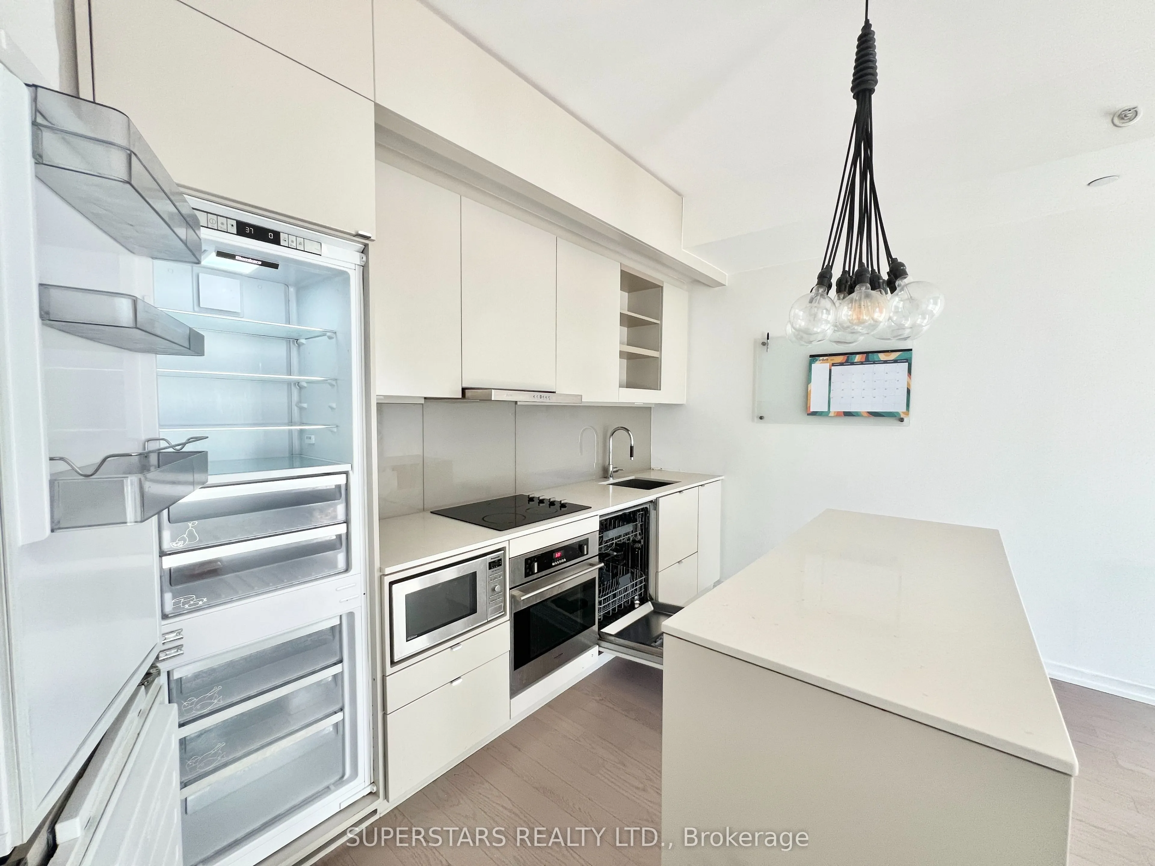 101 Peter Street, #1808