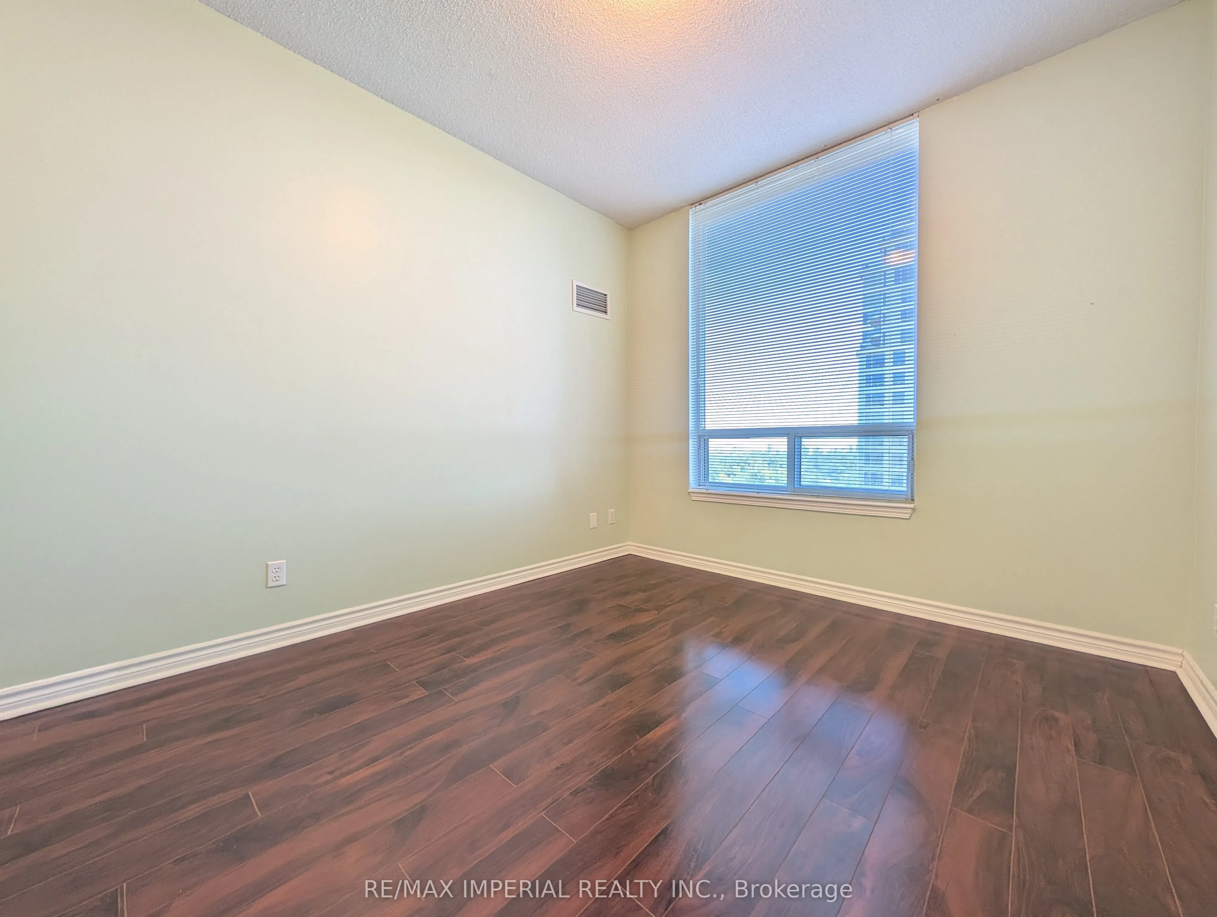 8 Rean Drive, #1906