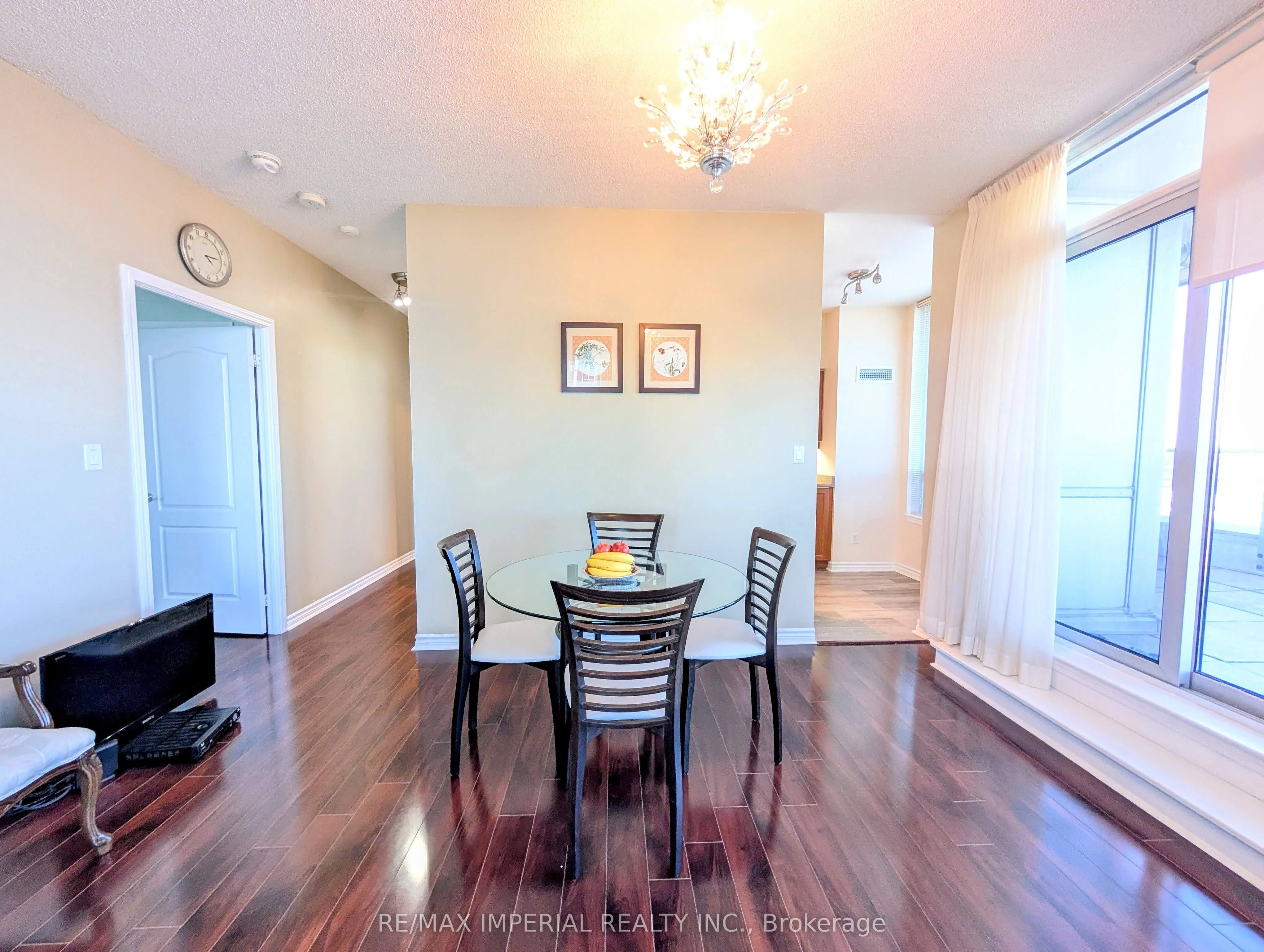 8 Rean Drive, #1906