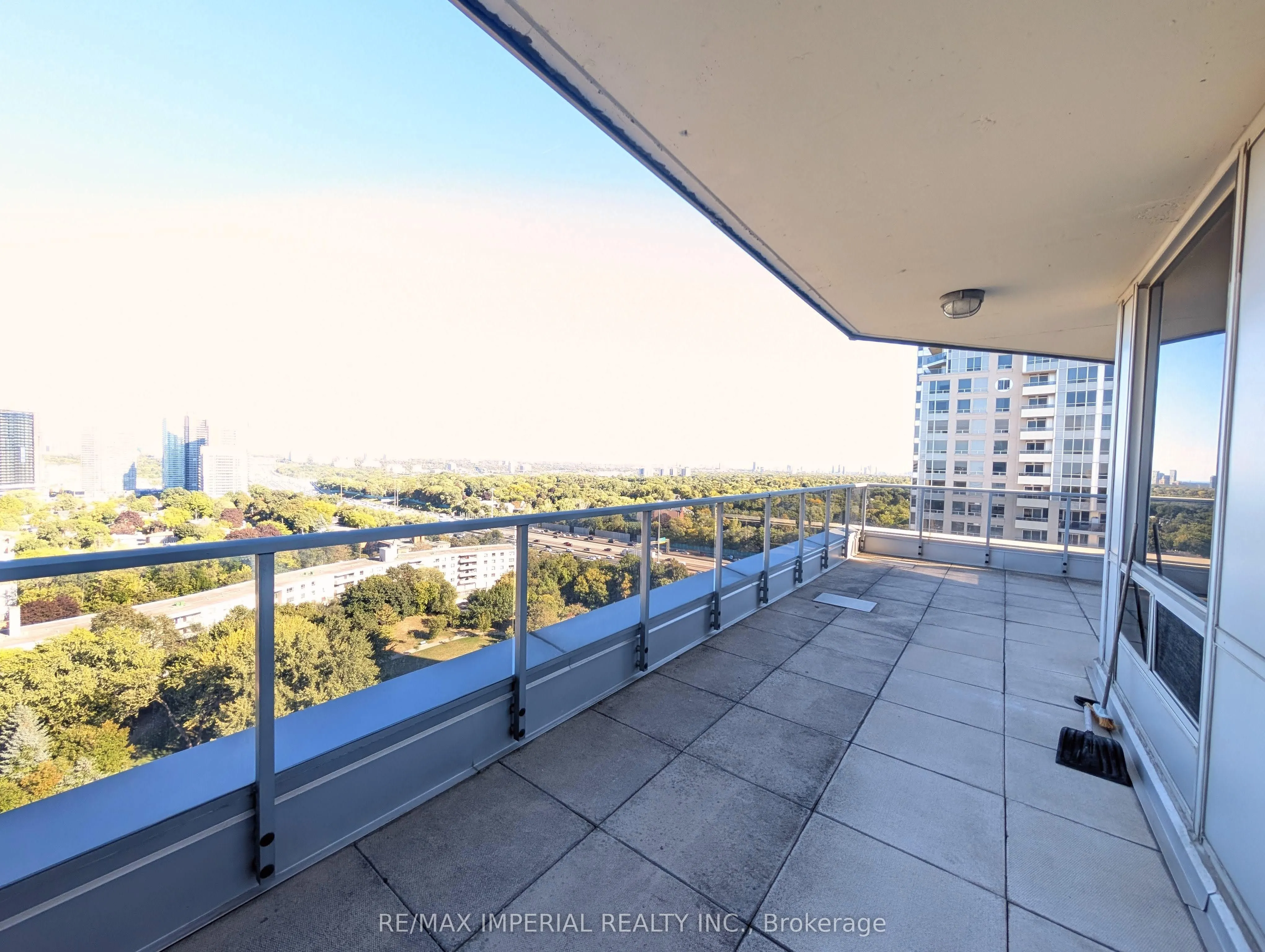 8 Rean Drive, #1906