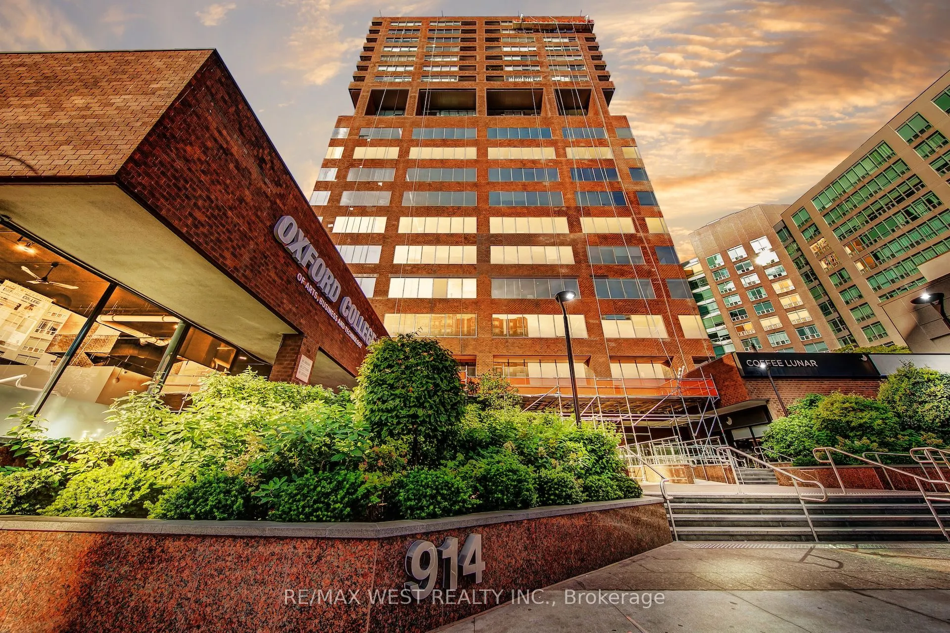 914 Yonge Street, #1202