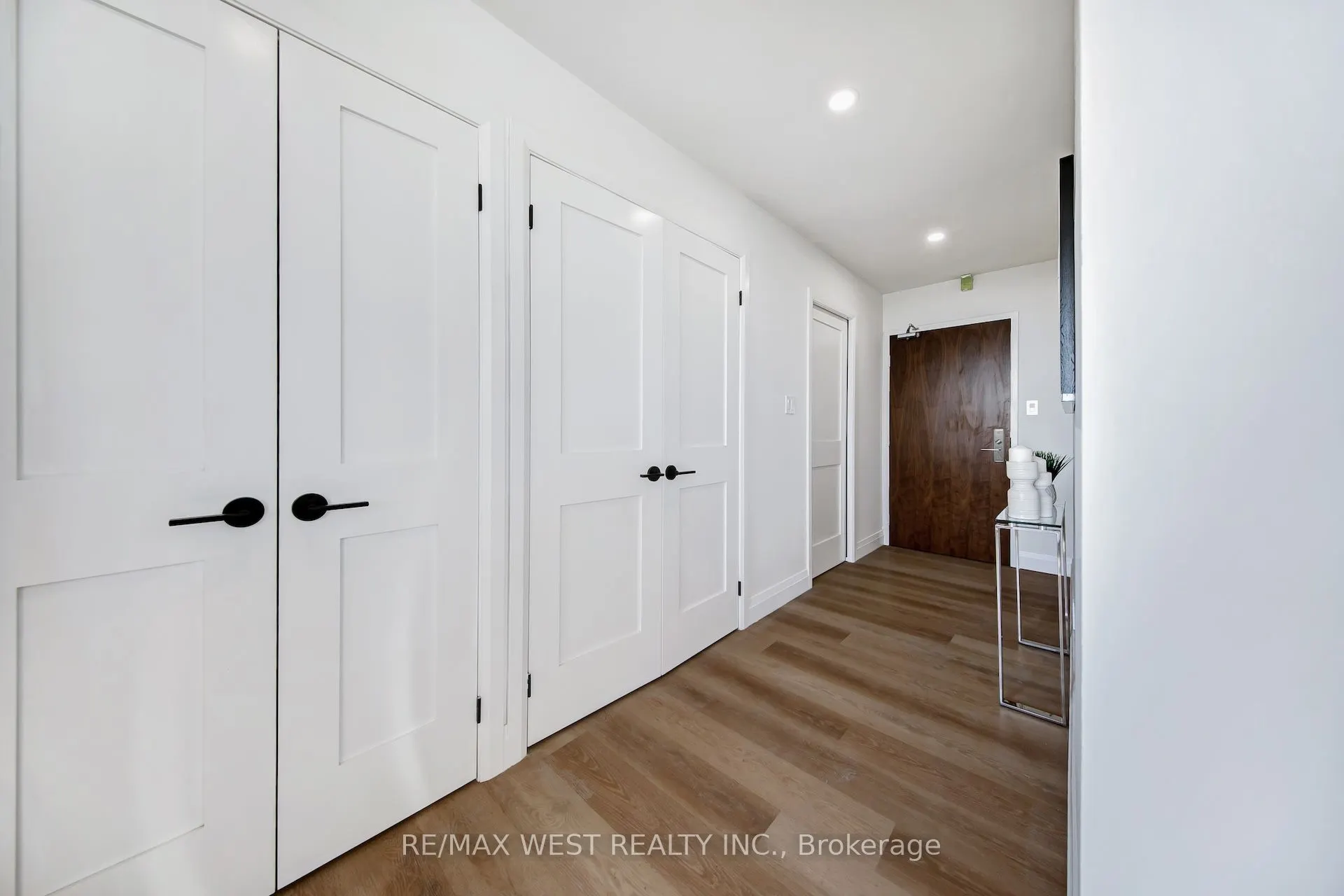 914 Yonge Street, #1202