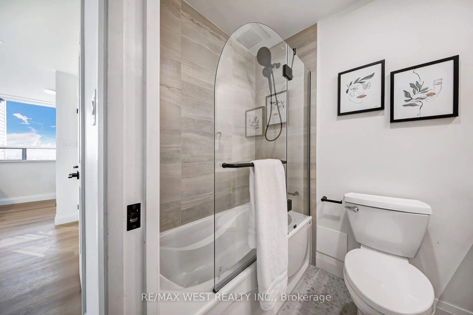 914 Yonge Street, #1202