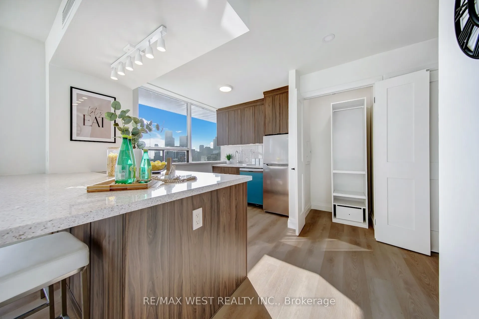914 Yonge Street, #1202