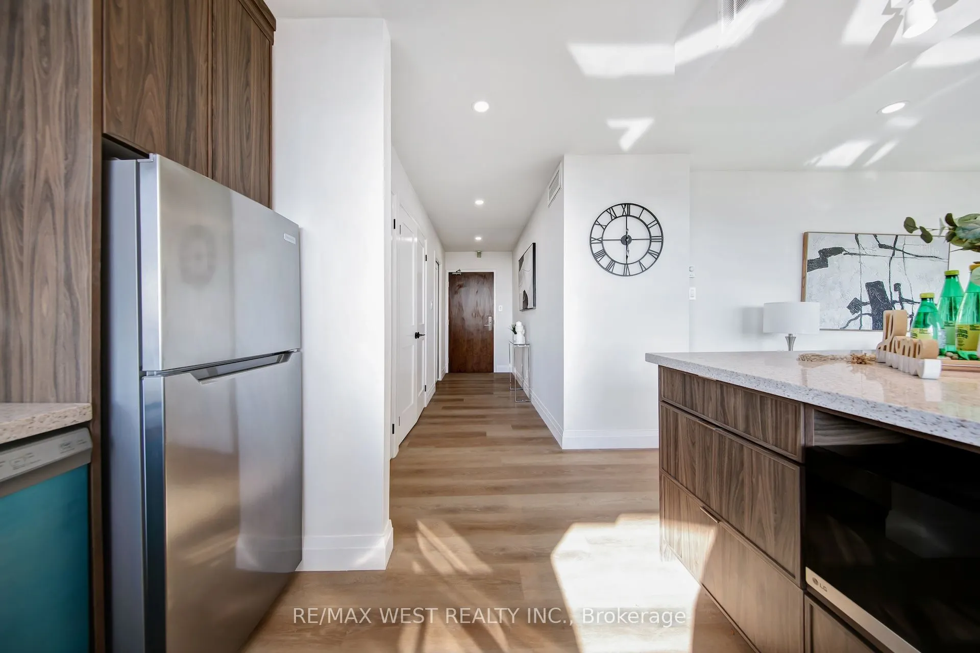 914 Yonge Street, #1202