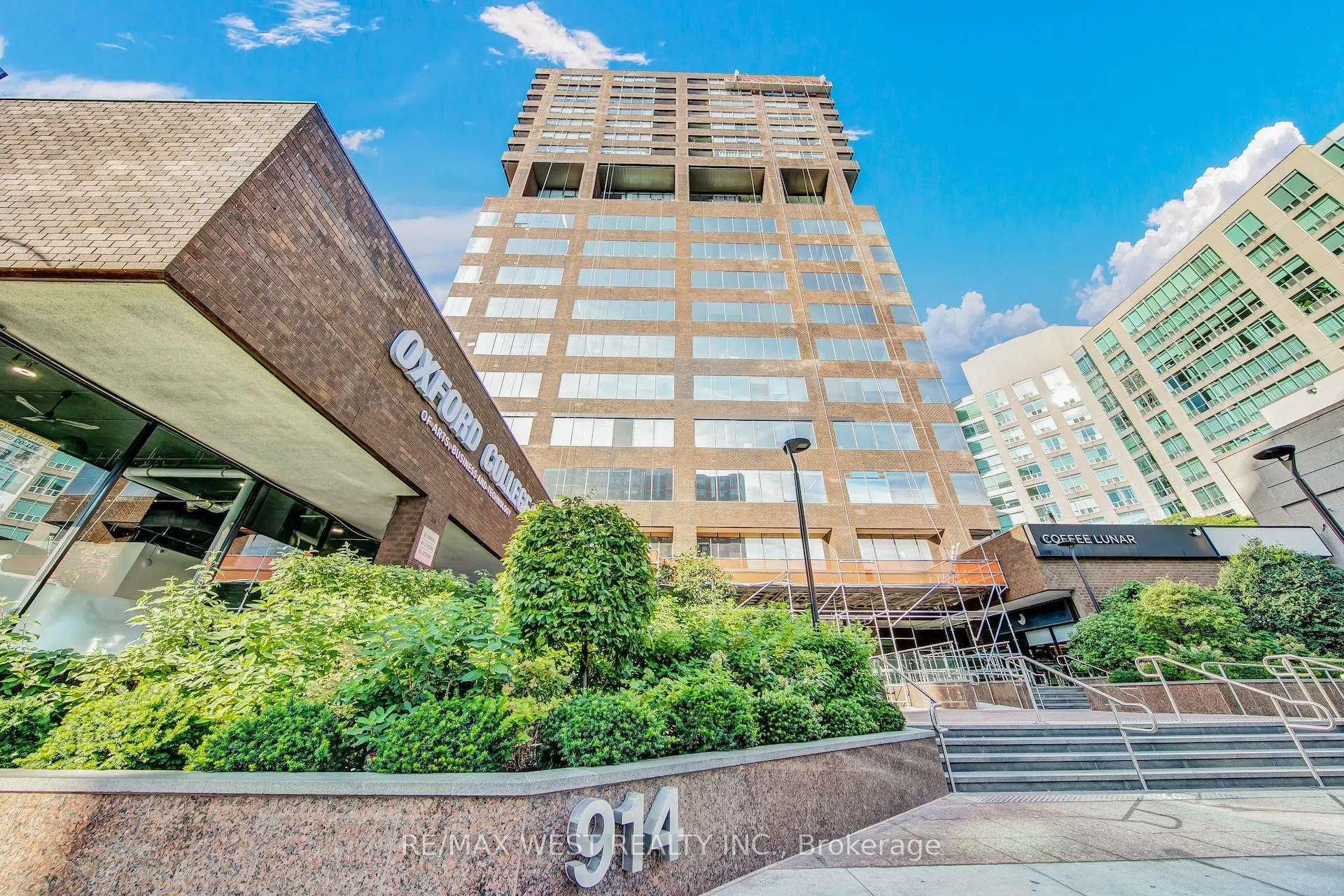 914 Yonge Street, #1202