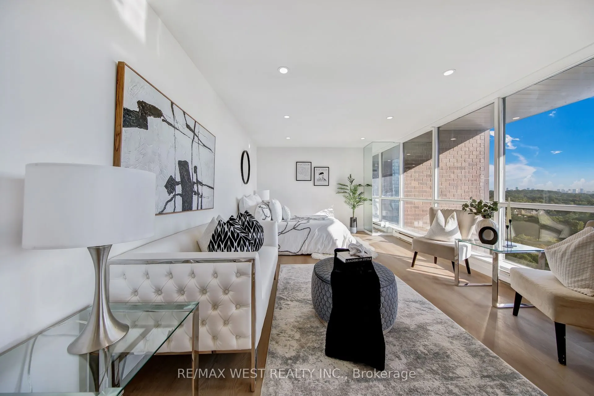 914 Yonge Street, #1202