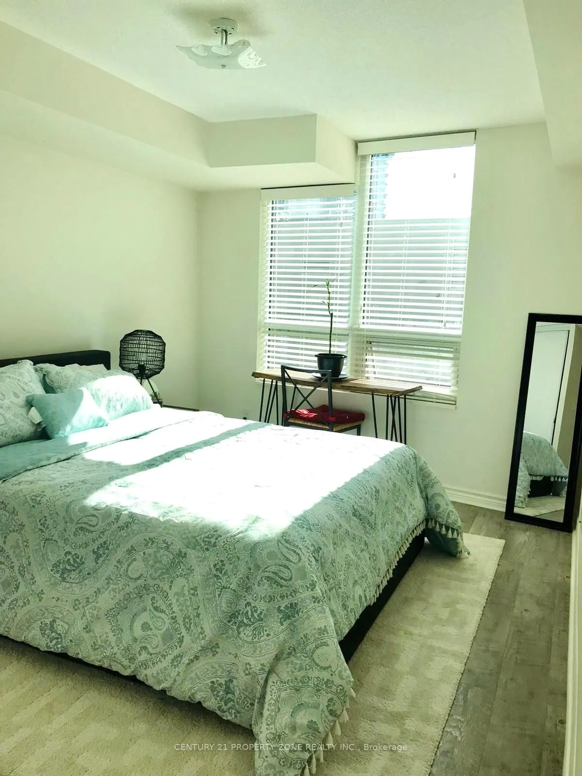 25 Lower Simcoe Street, #527