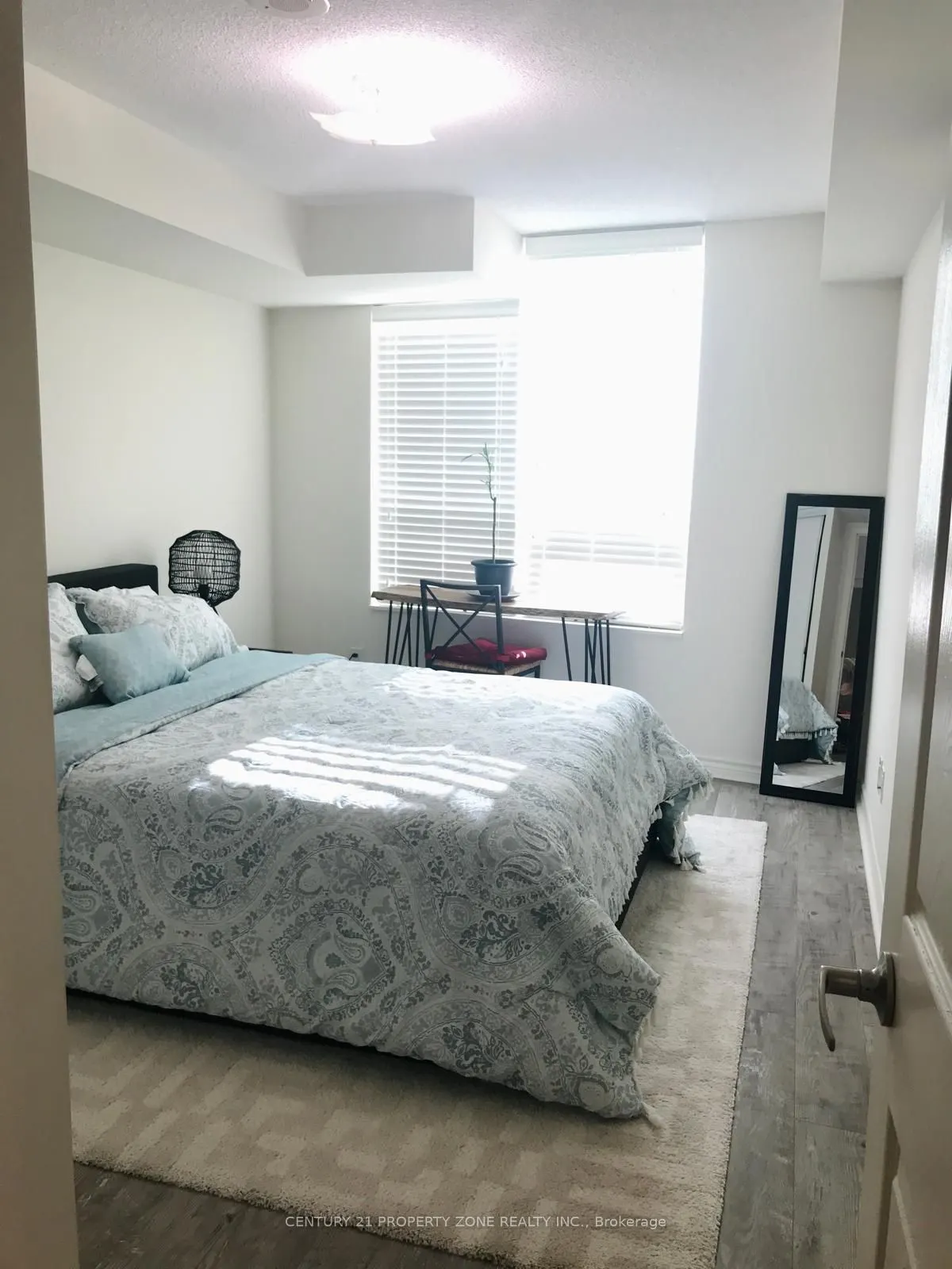 25 Lower Simcoe Street, #527