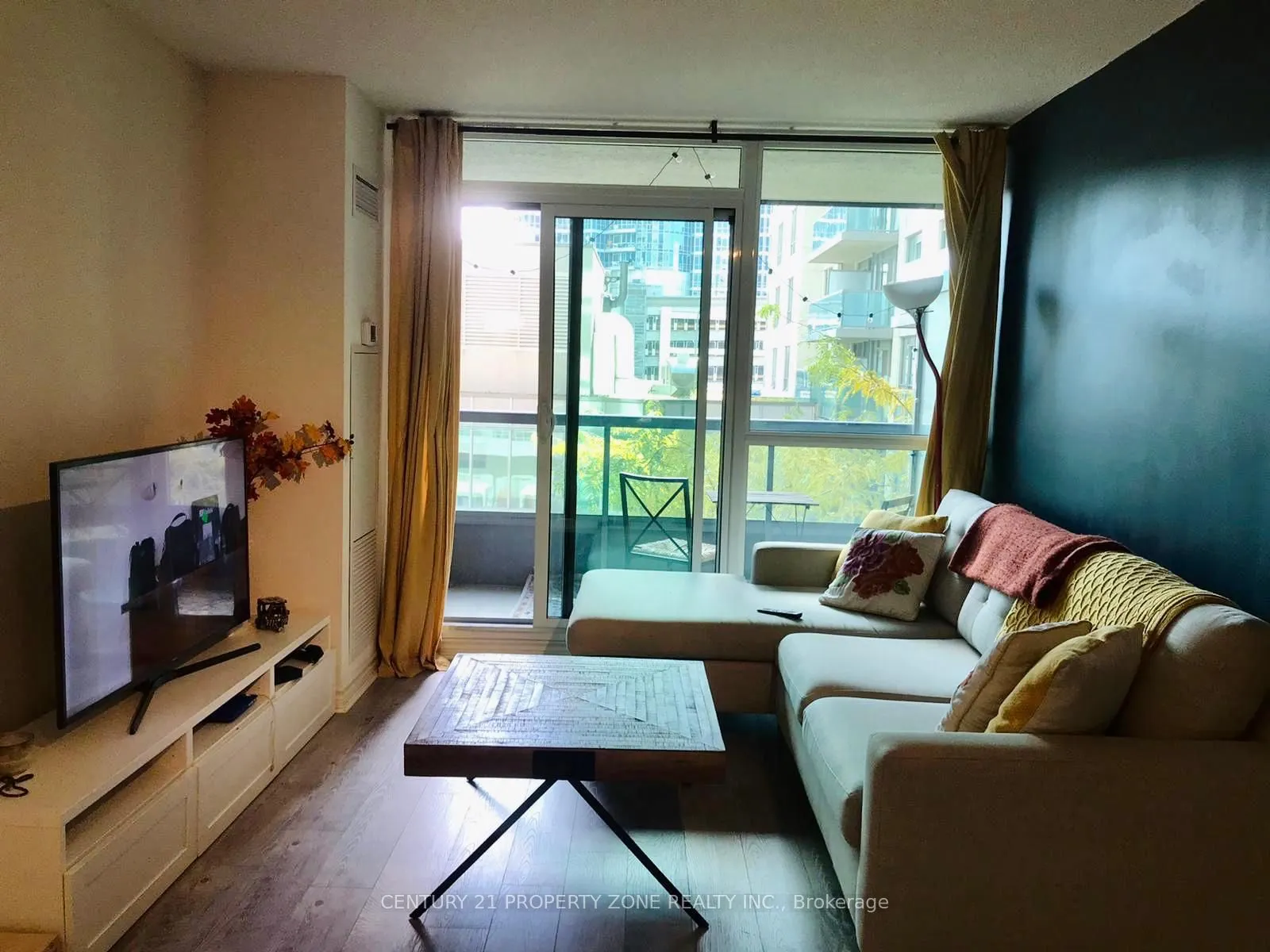 25 Lower Simcoe Street, #527