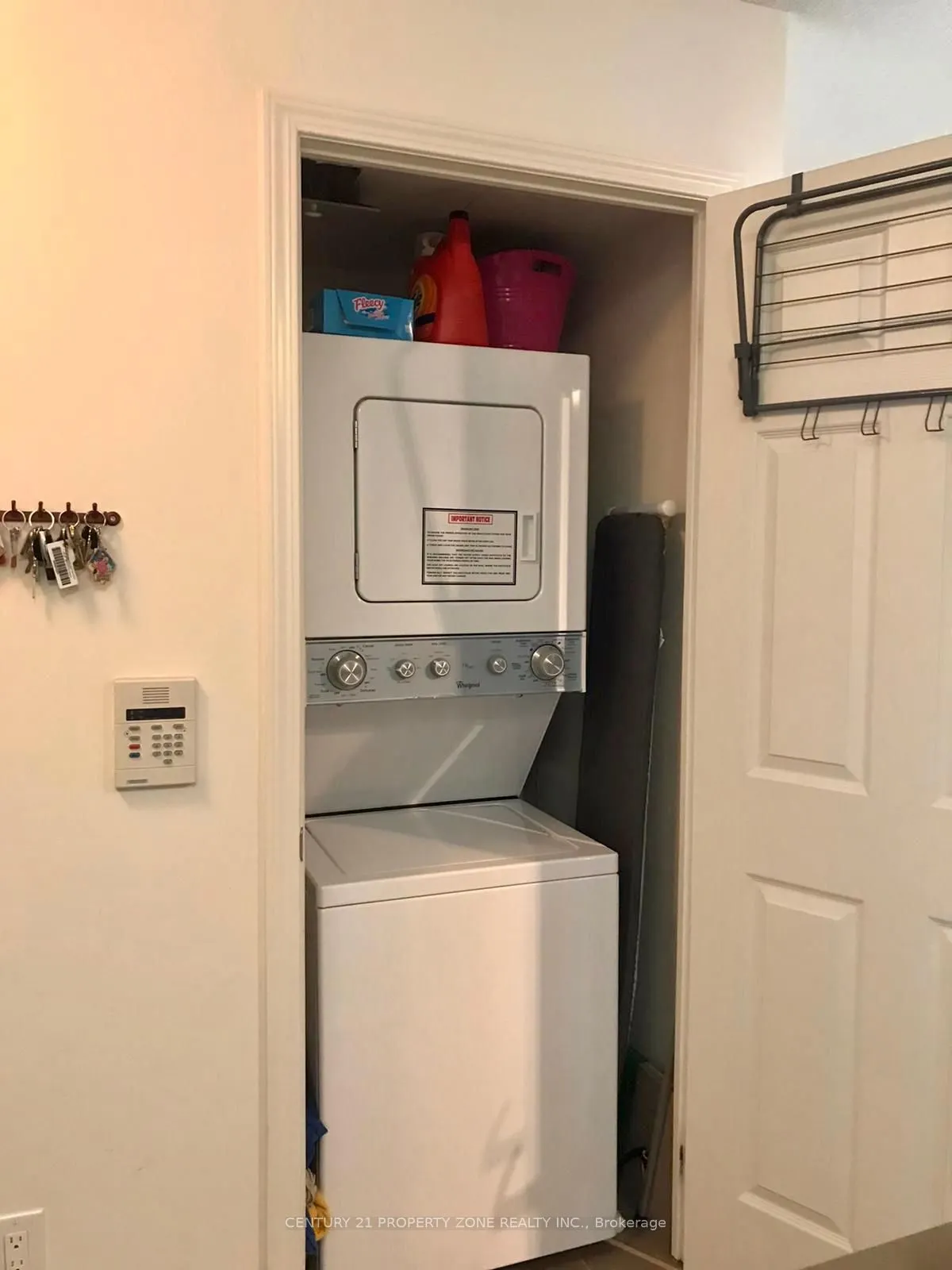 25 Lower Simcoe Street, #527