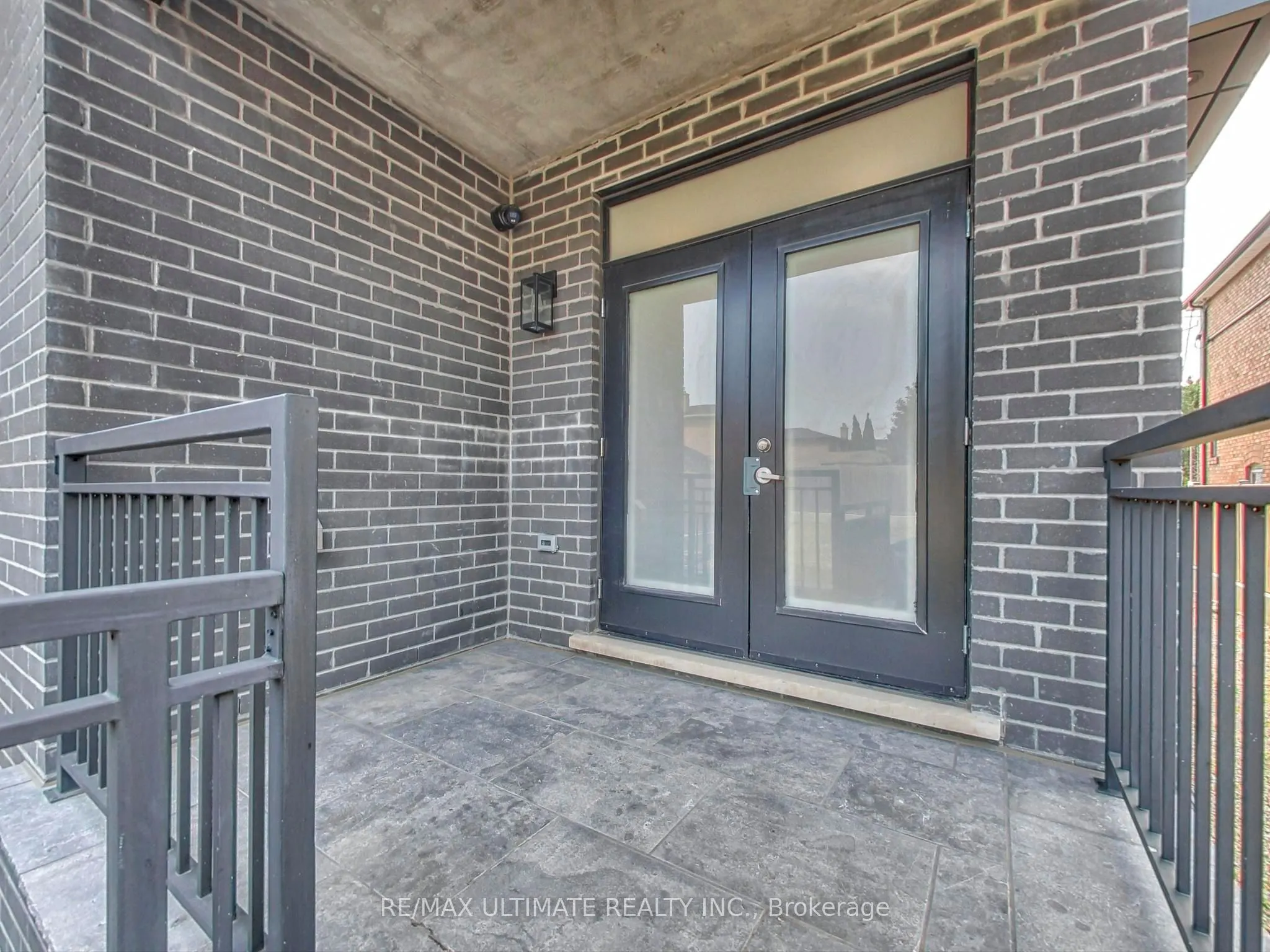 387 Glenholme Avenue, #101