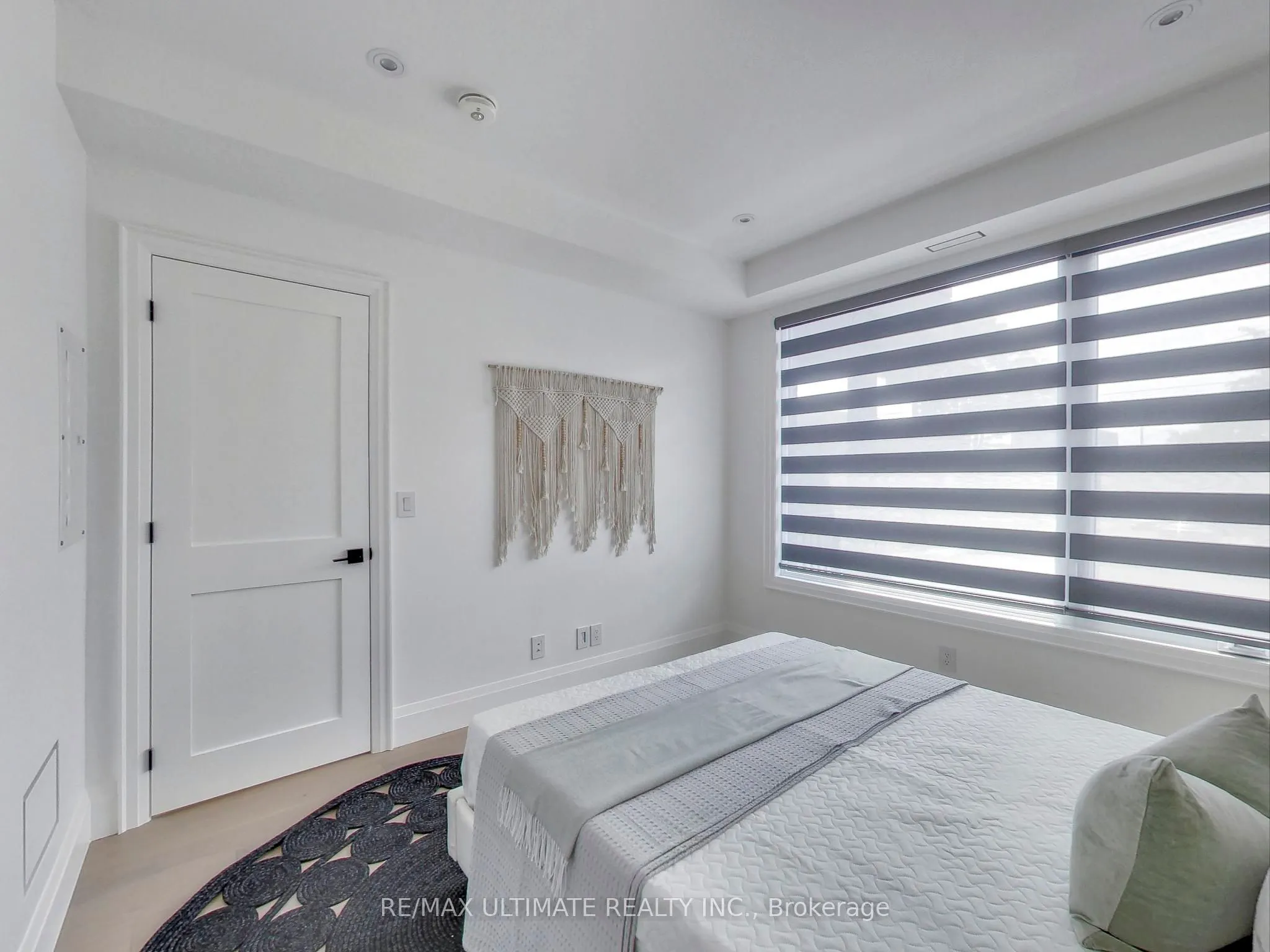 387 Glenholme Avenue, #101
