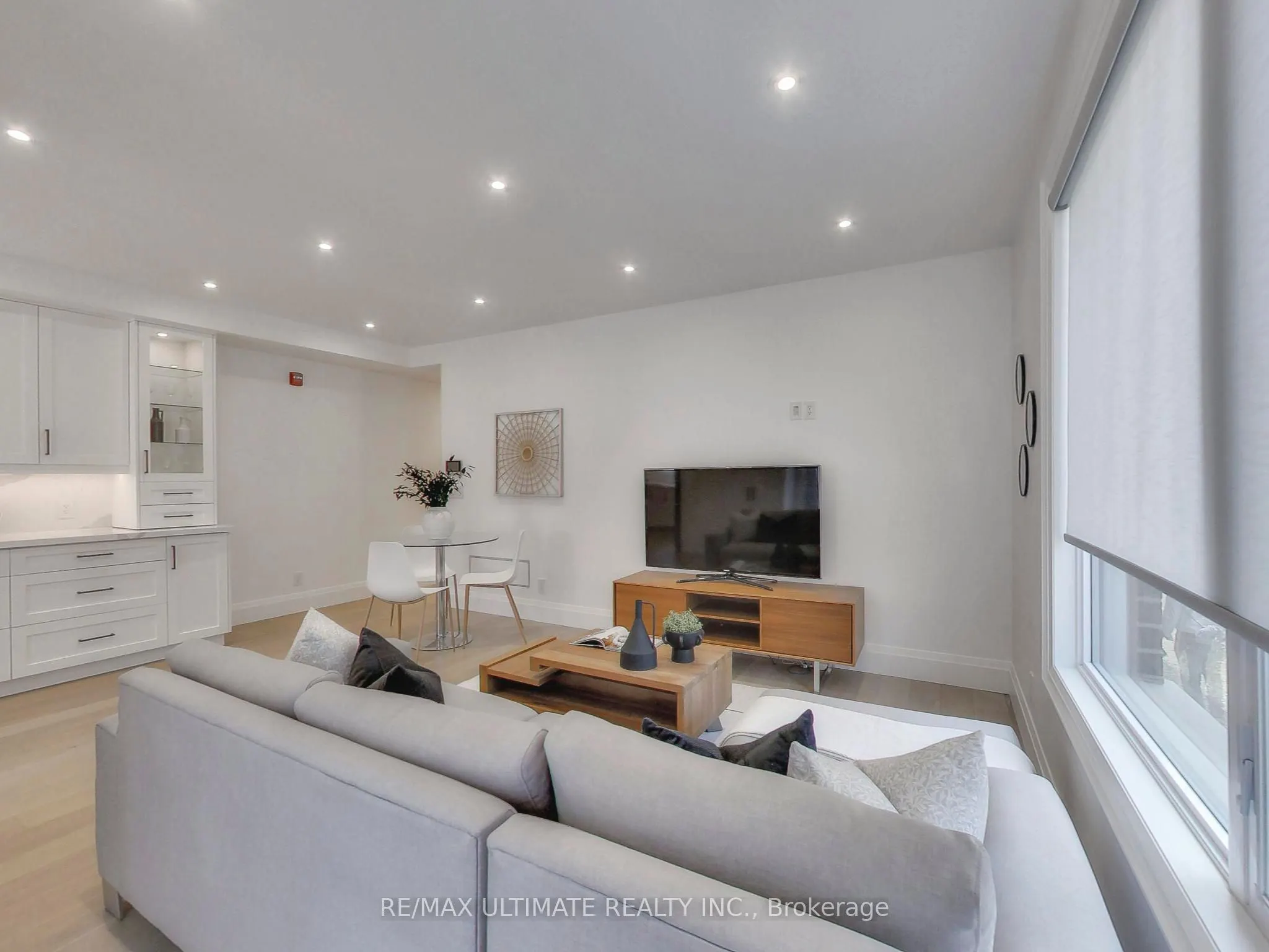 387 Glenholme Avenue, #101