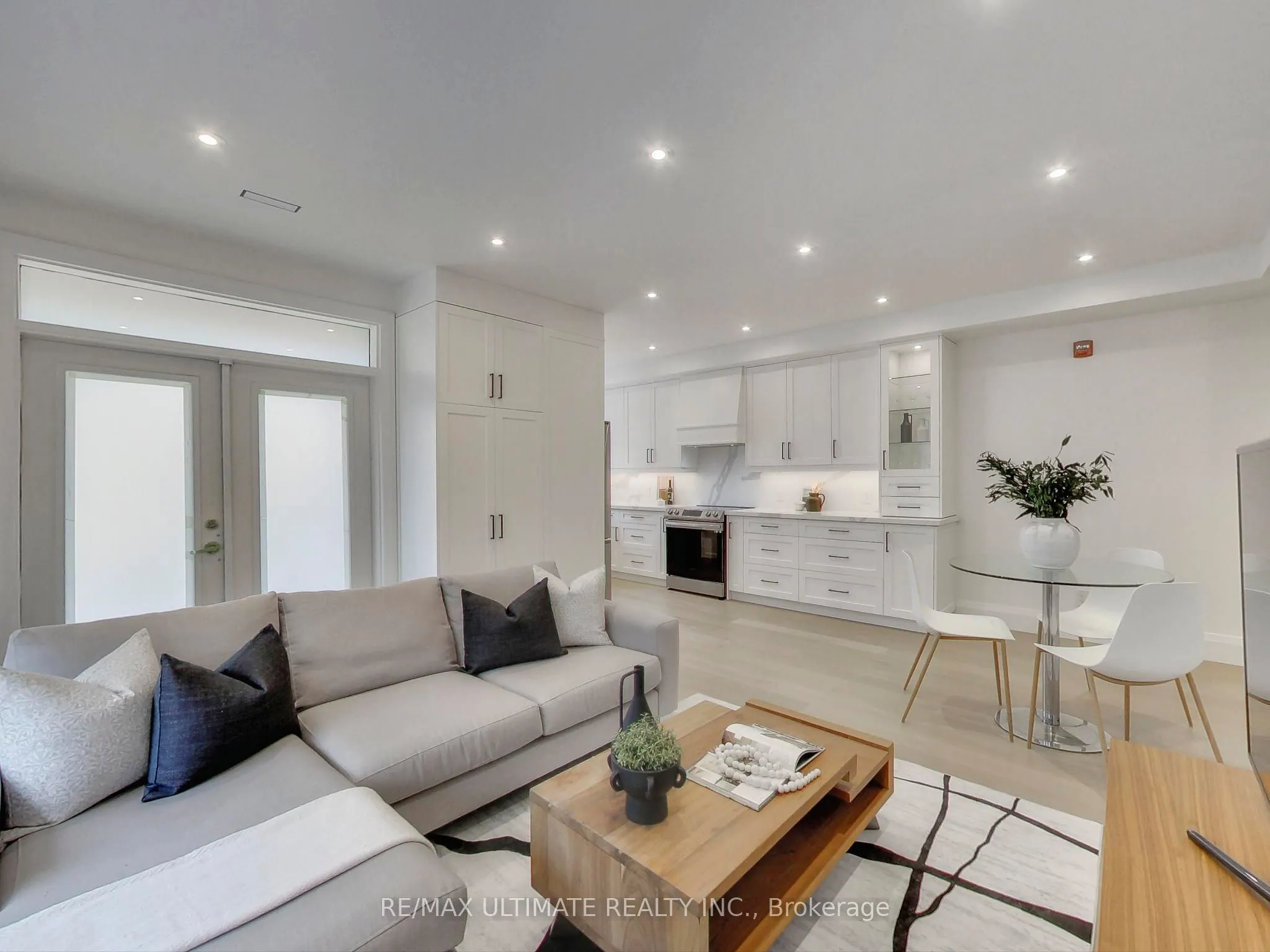 387 Glenholme Avenue, #101