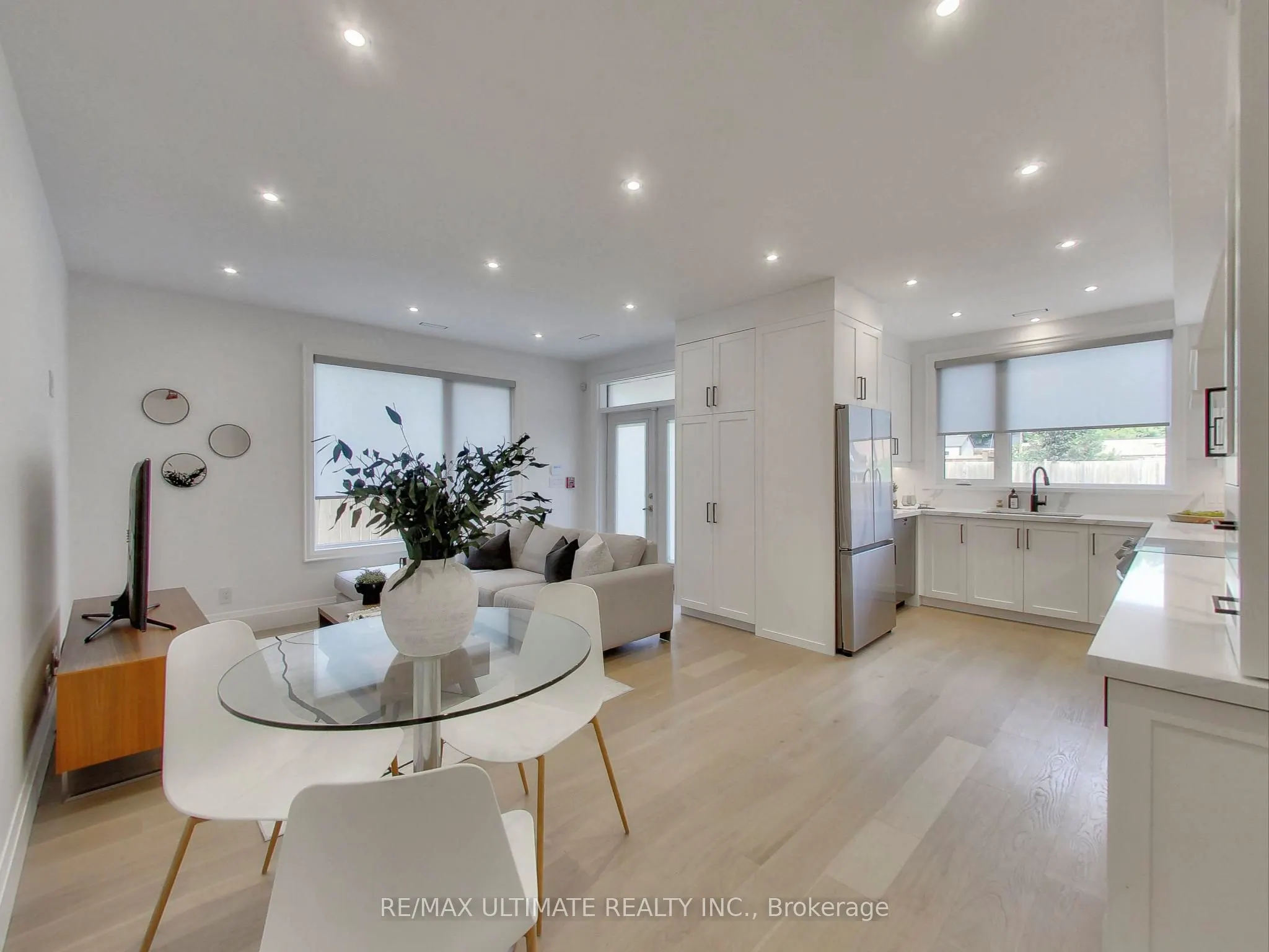 387 Glenholme Avenue, #101