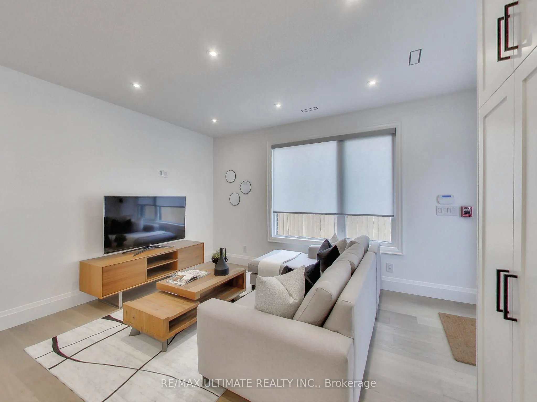 387 Glenholme Avenue, #101