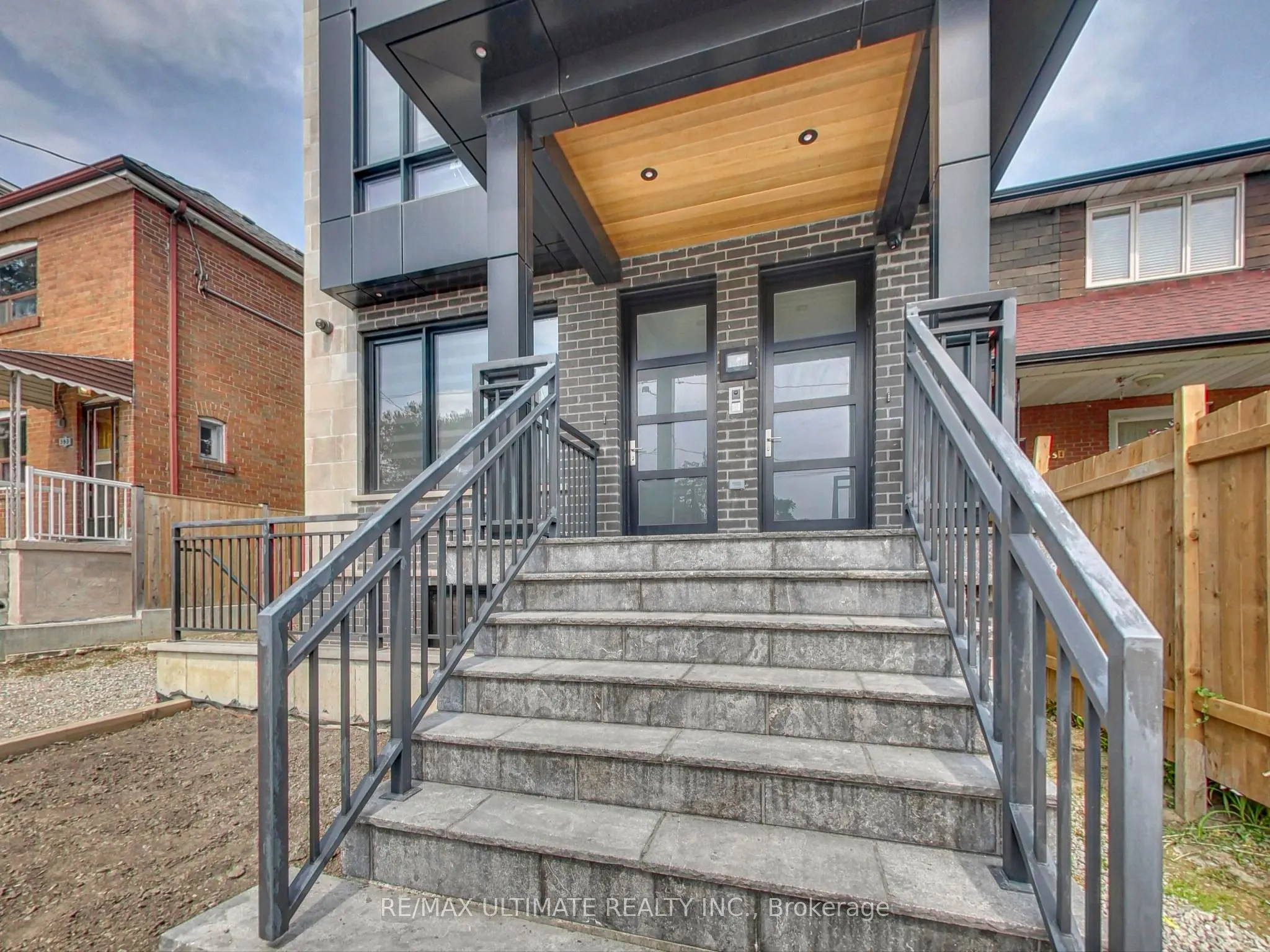 387 Glenholme Avenue, #101
