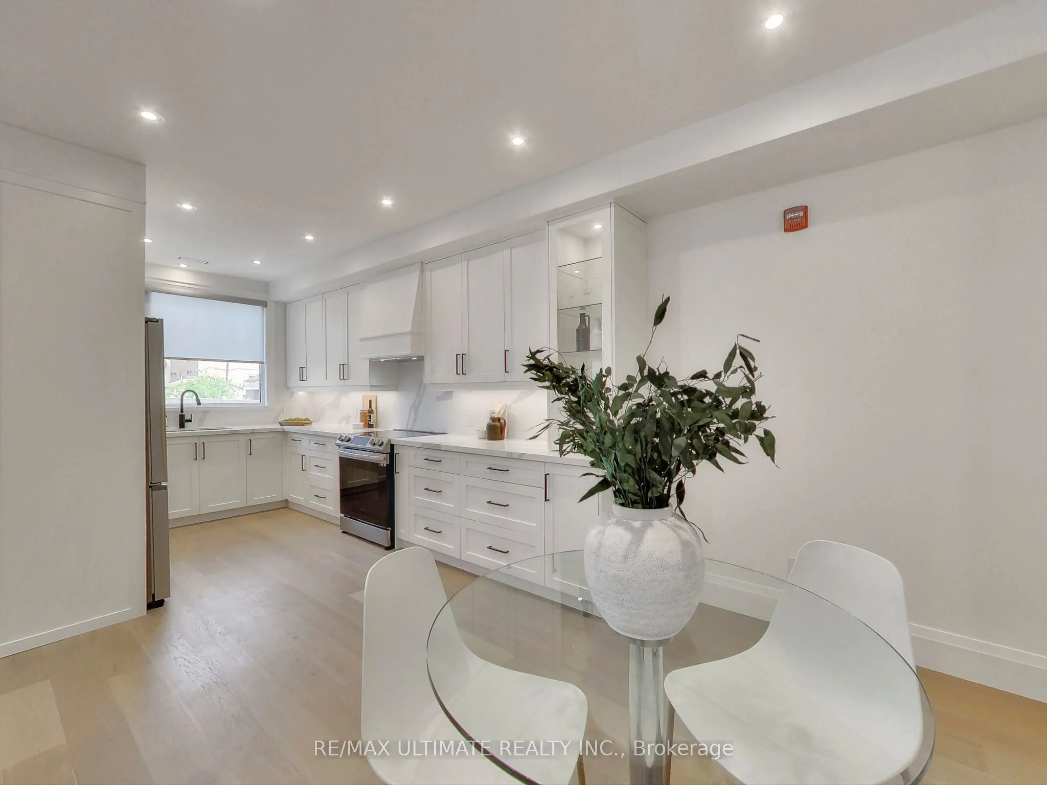 387 Glenholme Avenue, #101