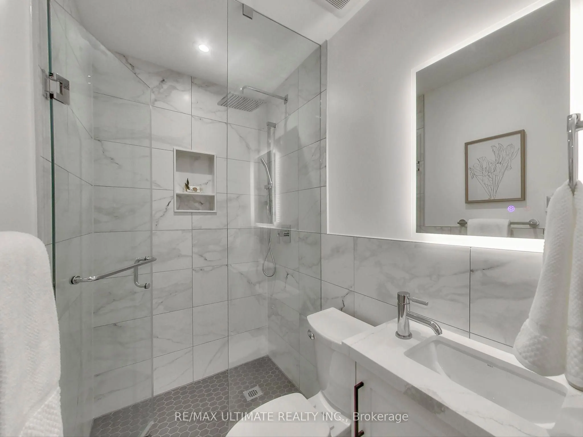 387 Glenholme Avenue, #101
