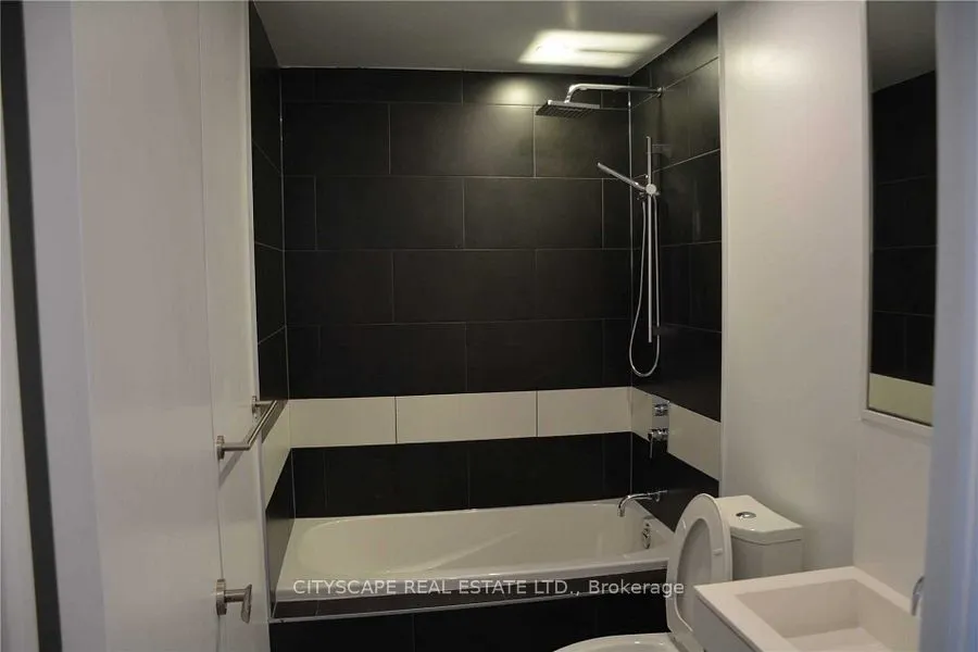 197 Yonge Street W, #11