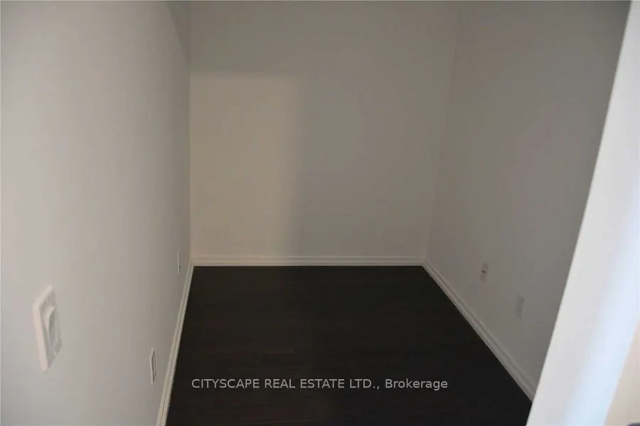 197 Yonge Street W, #11
