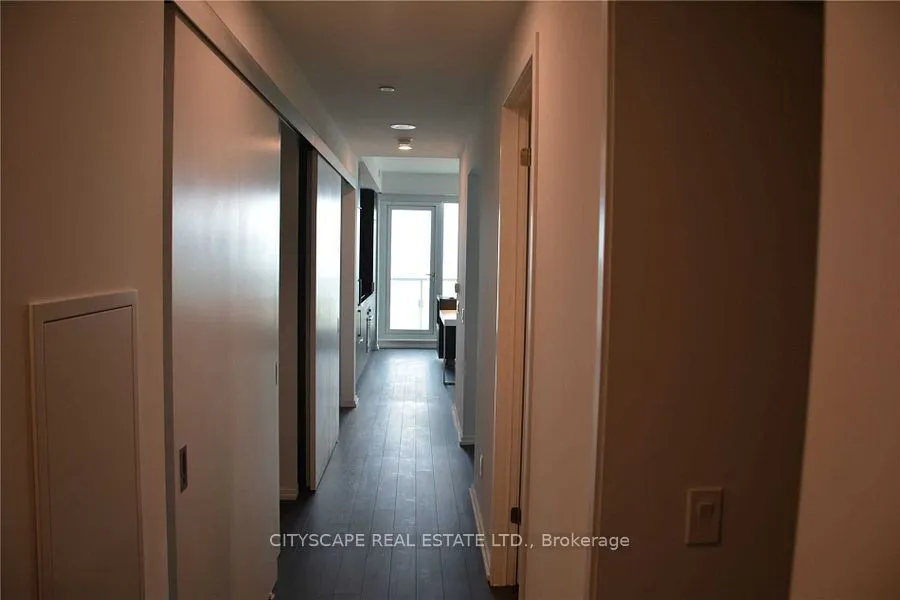 197 Yonge Street W, #11