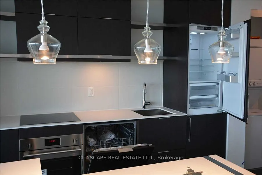 197 Yonge Street W, #11